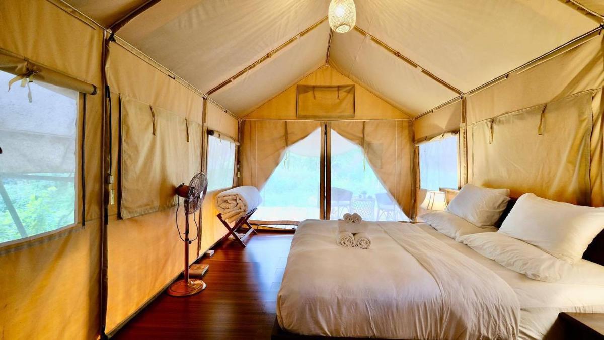 Deluxe King Room photo 2