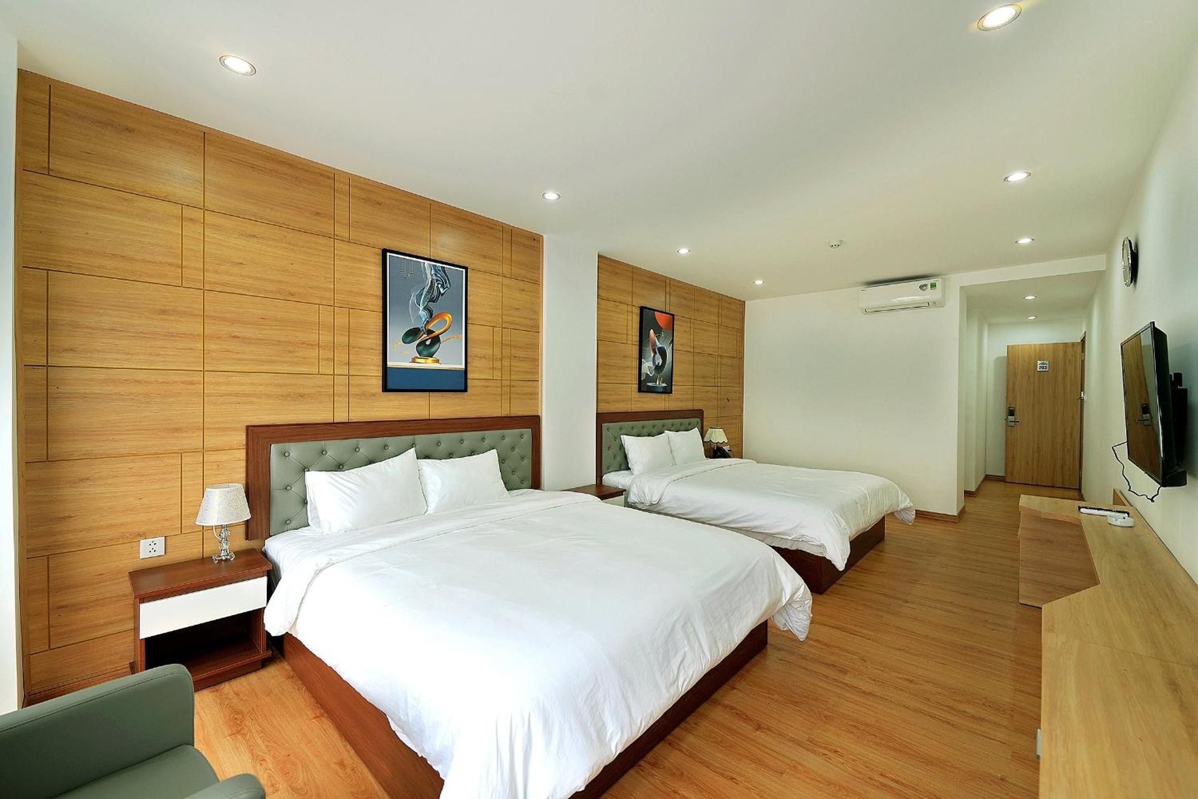 Quadruple Room with Balcony photo 3