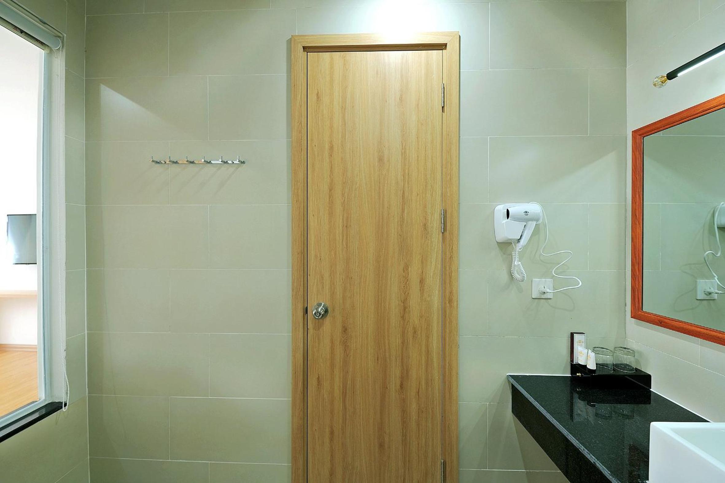 Quadruple Room with Bath photo 3