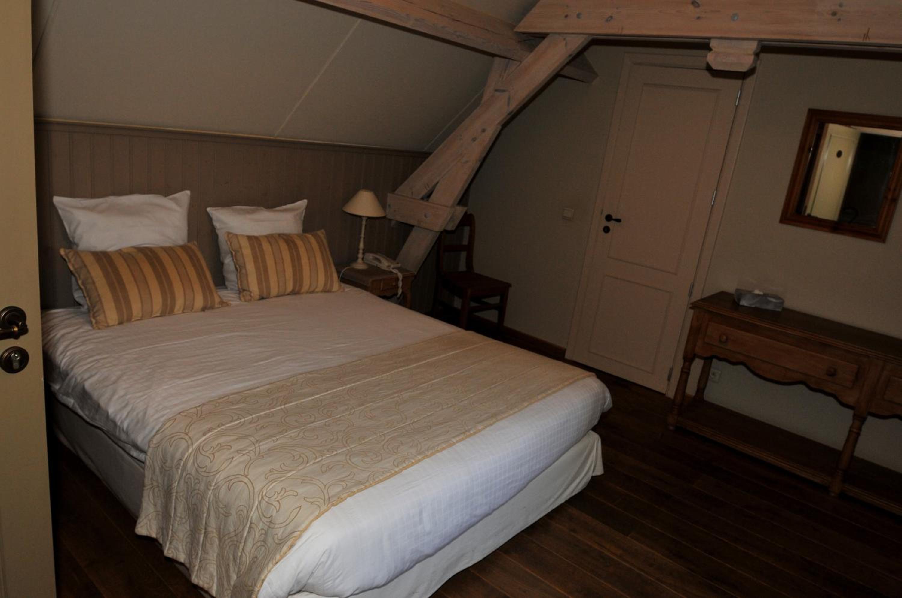 Standard Double Room - Photo 6