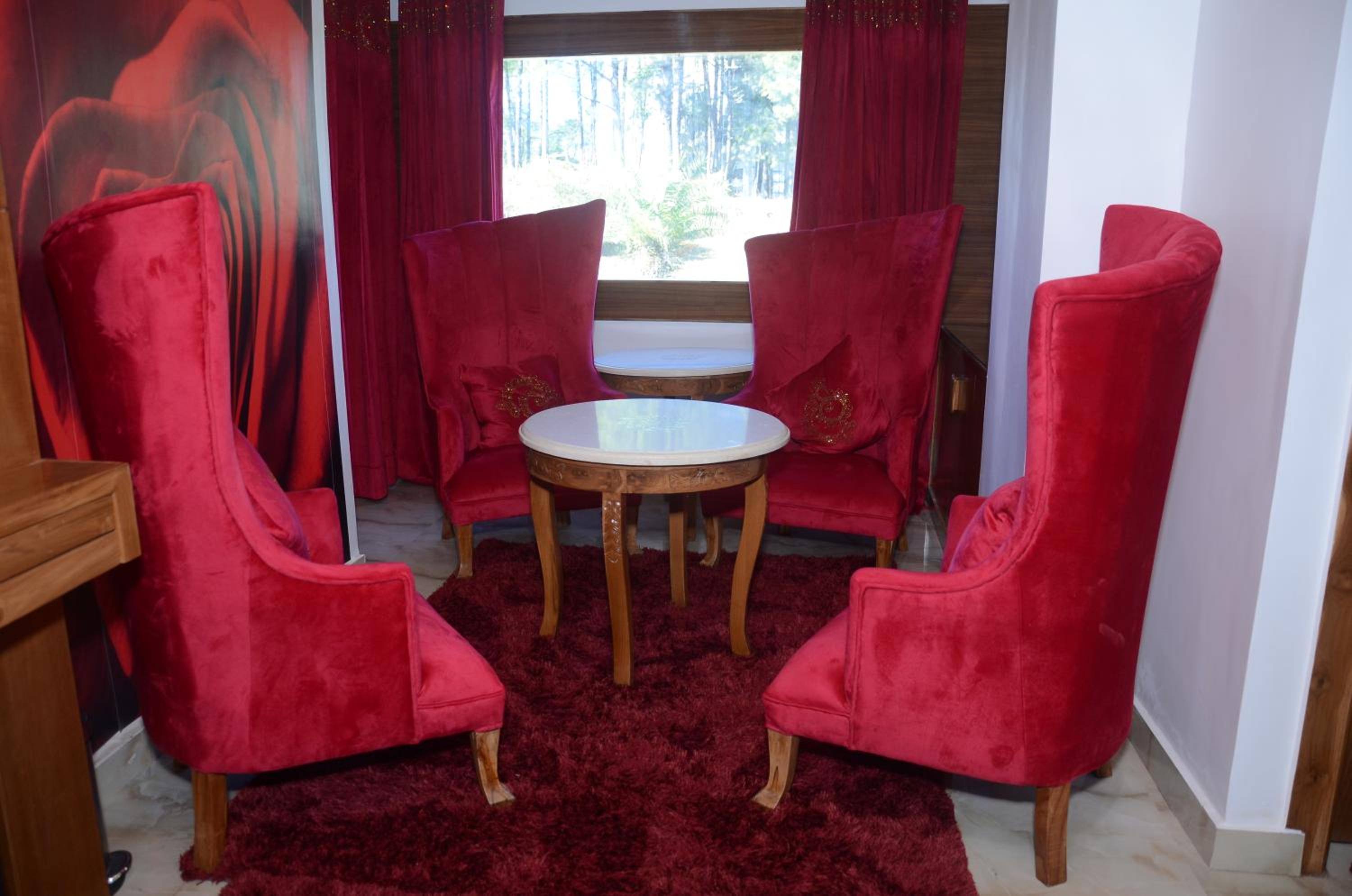 Suite with Hot Tub - Photo 5