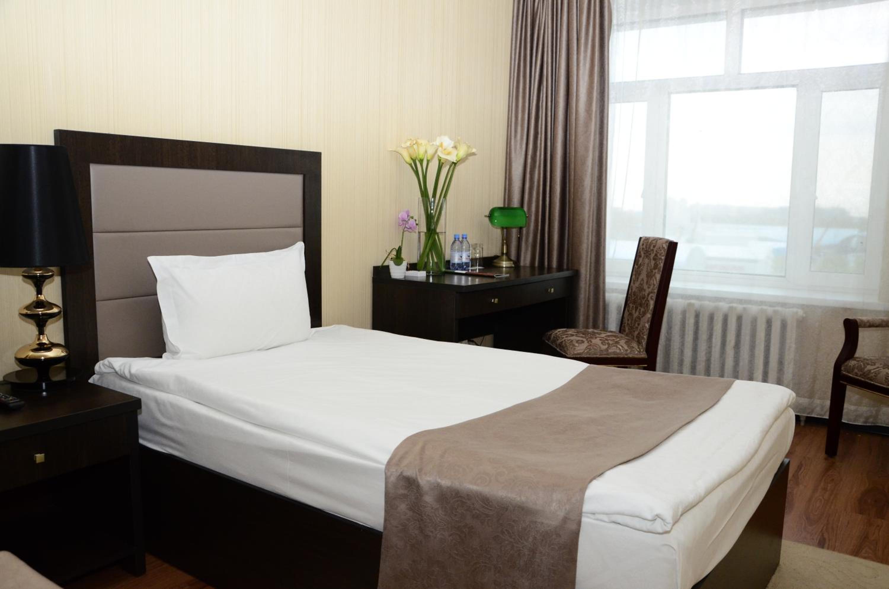 Standard Twin Room - Photo 4