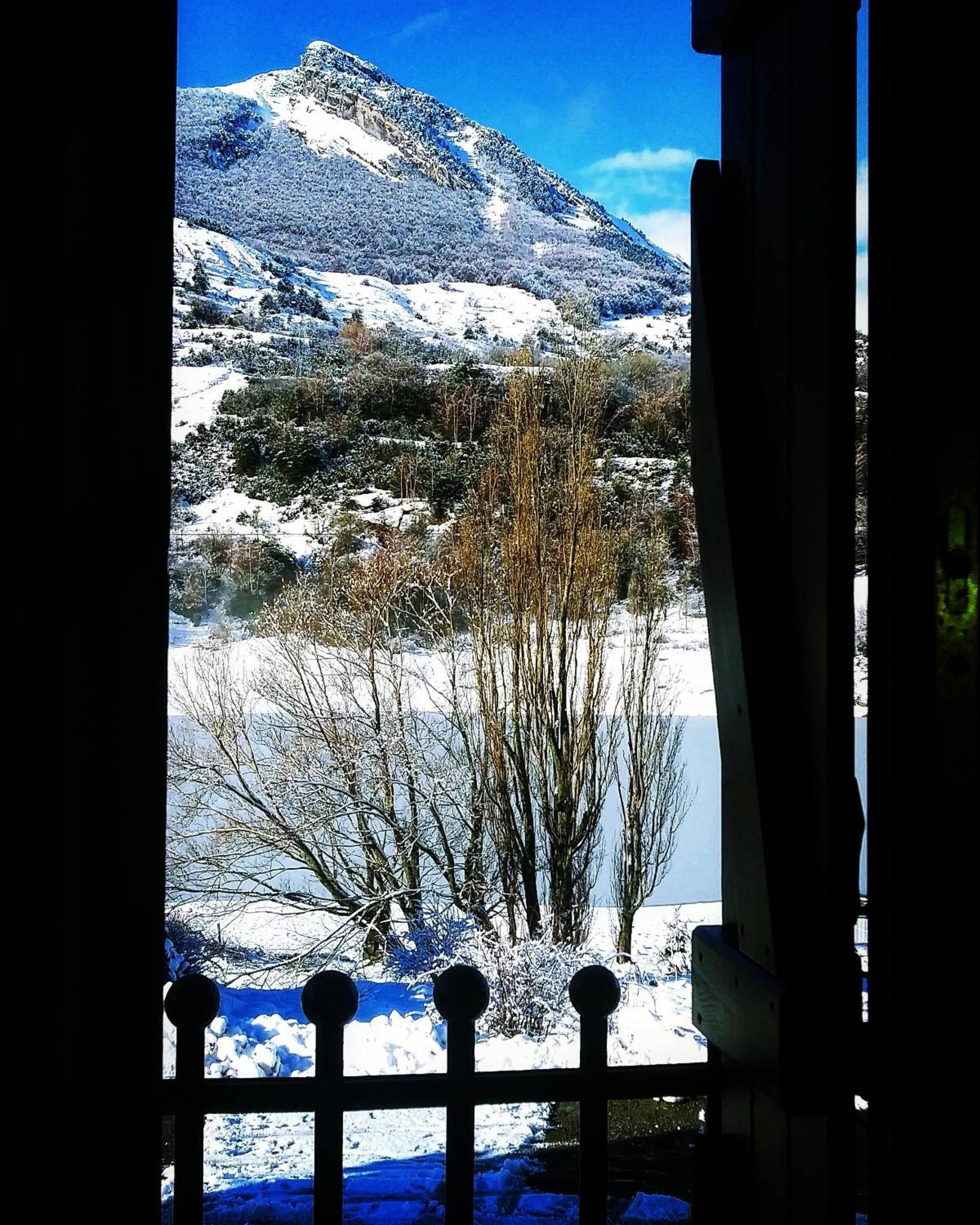 Deluxe Double or Twin Room with Lake View photo 2