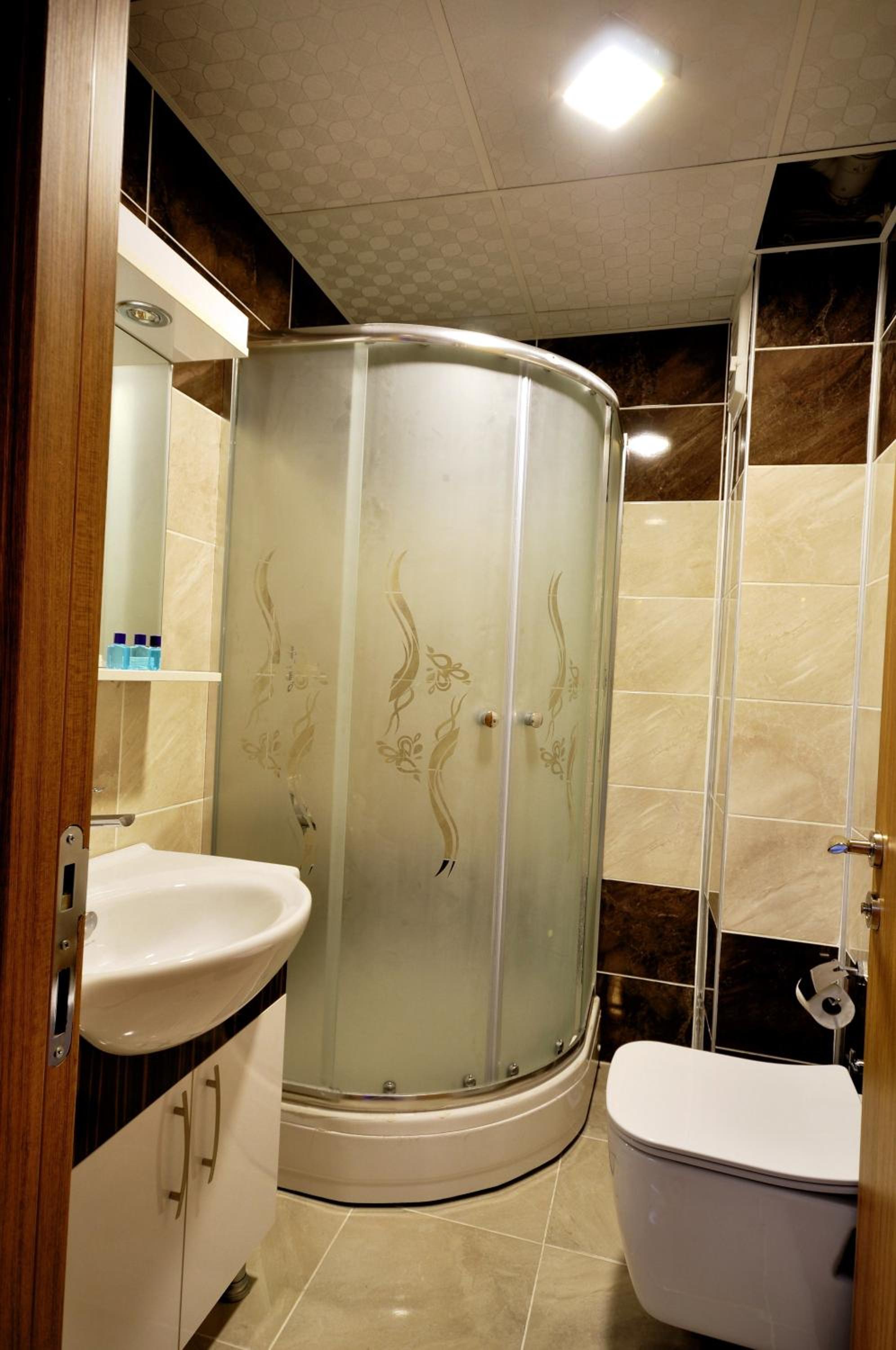 Triple Room with Bathroom photo 2