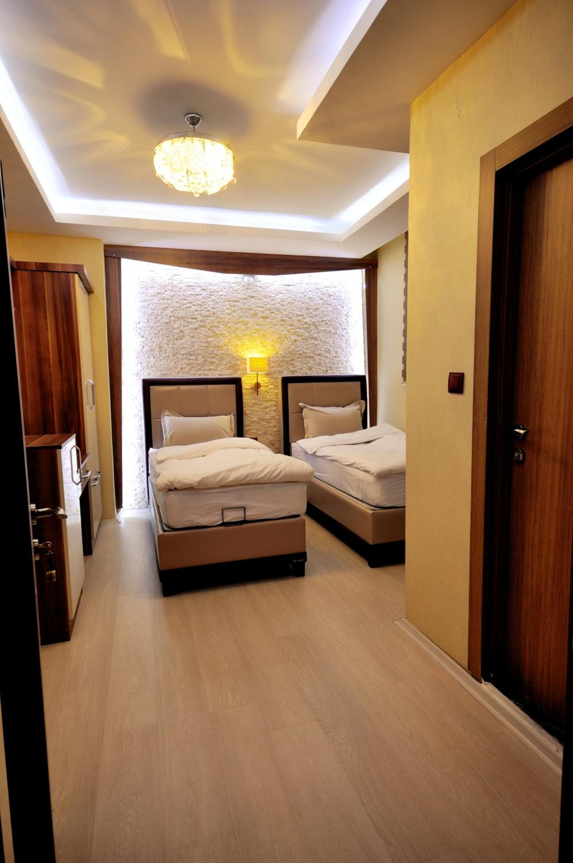 Double or Twin Room with Mountain View photo 2