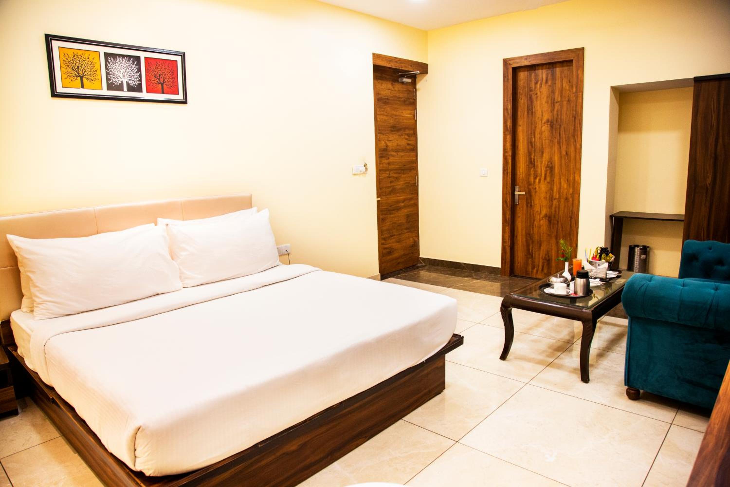 Deluxe Room - Photo 12
