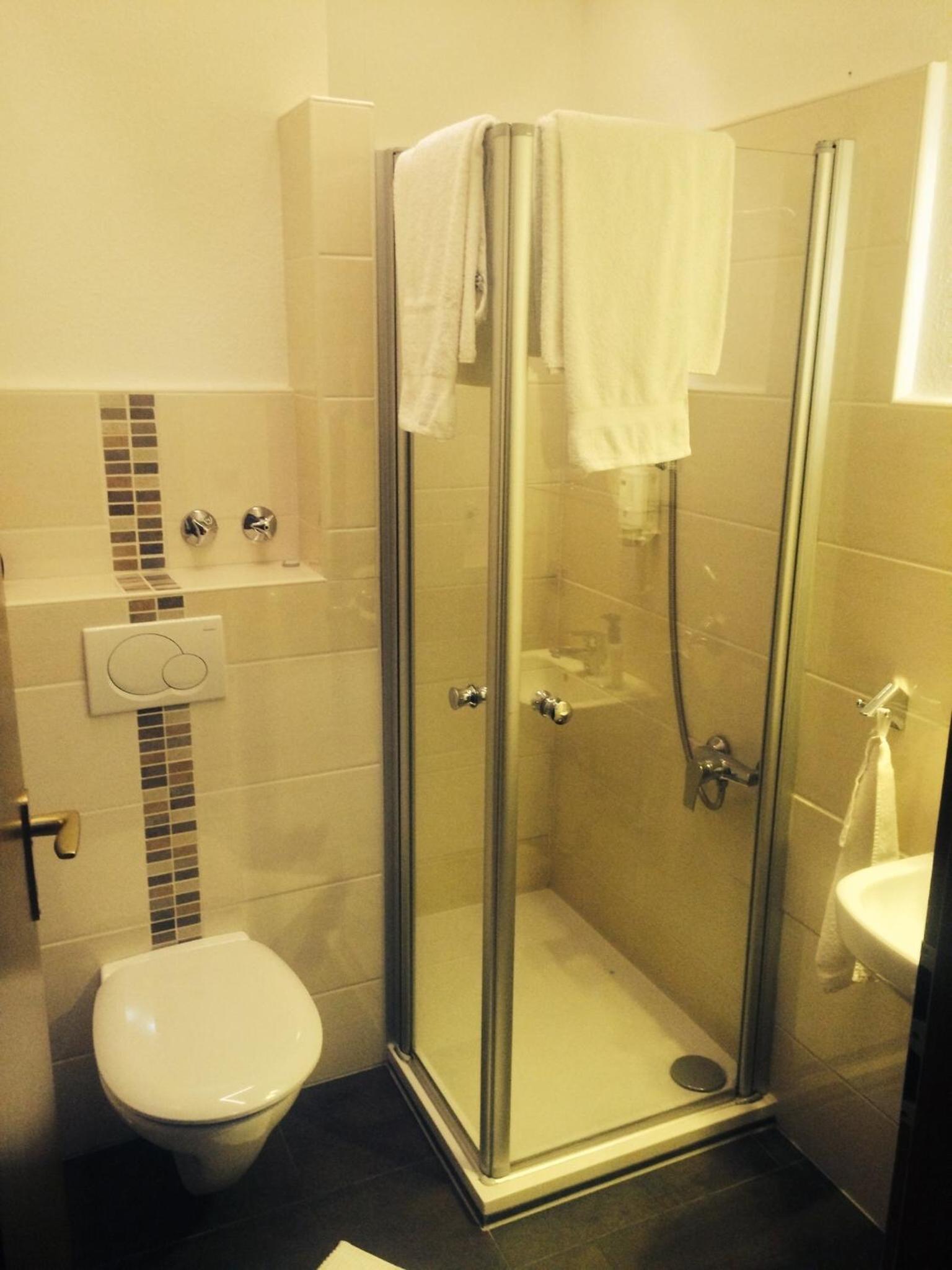 Double Room - Photo 5