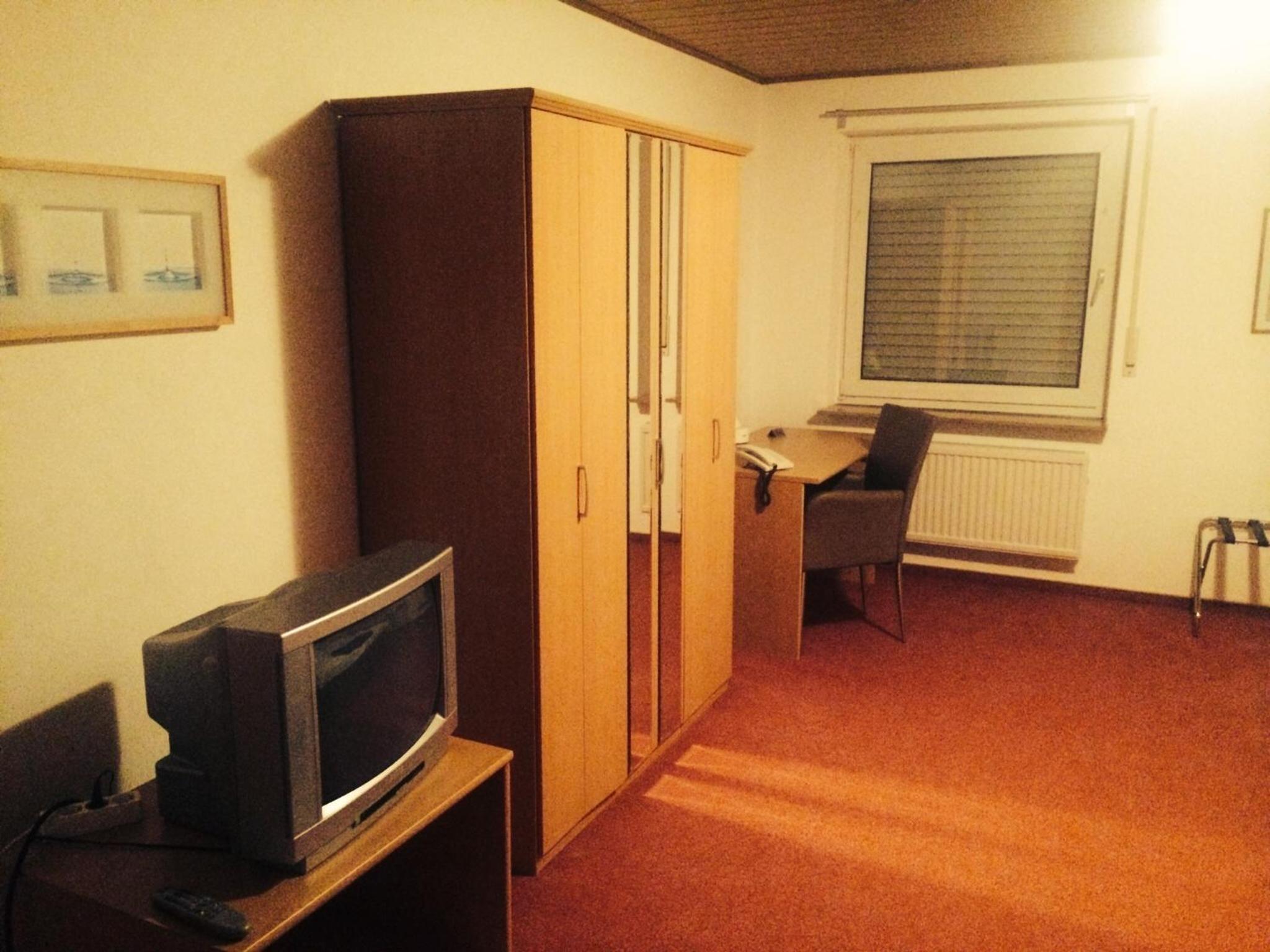 Suite - Photo 1