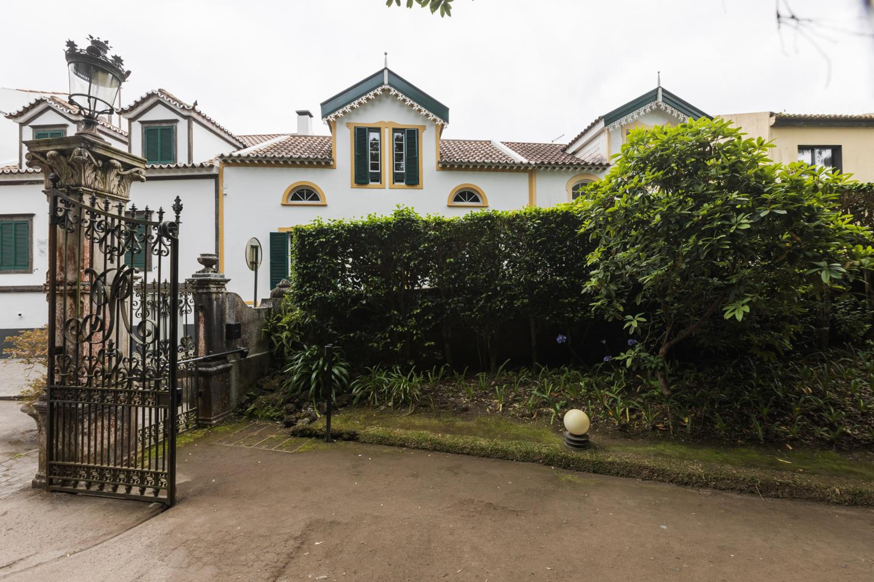 Three-Bedroom House photo 2