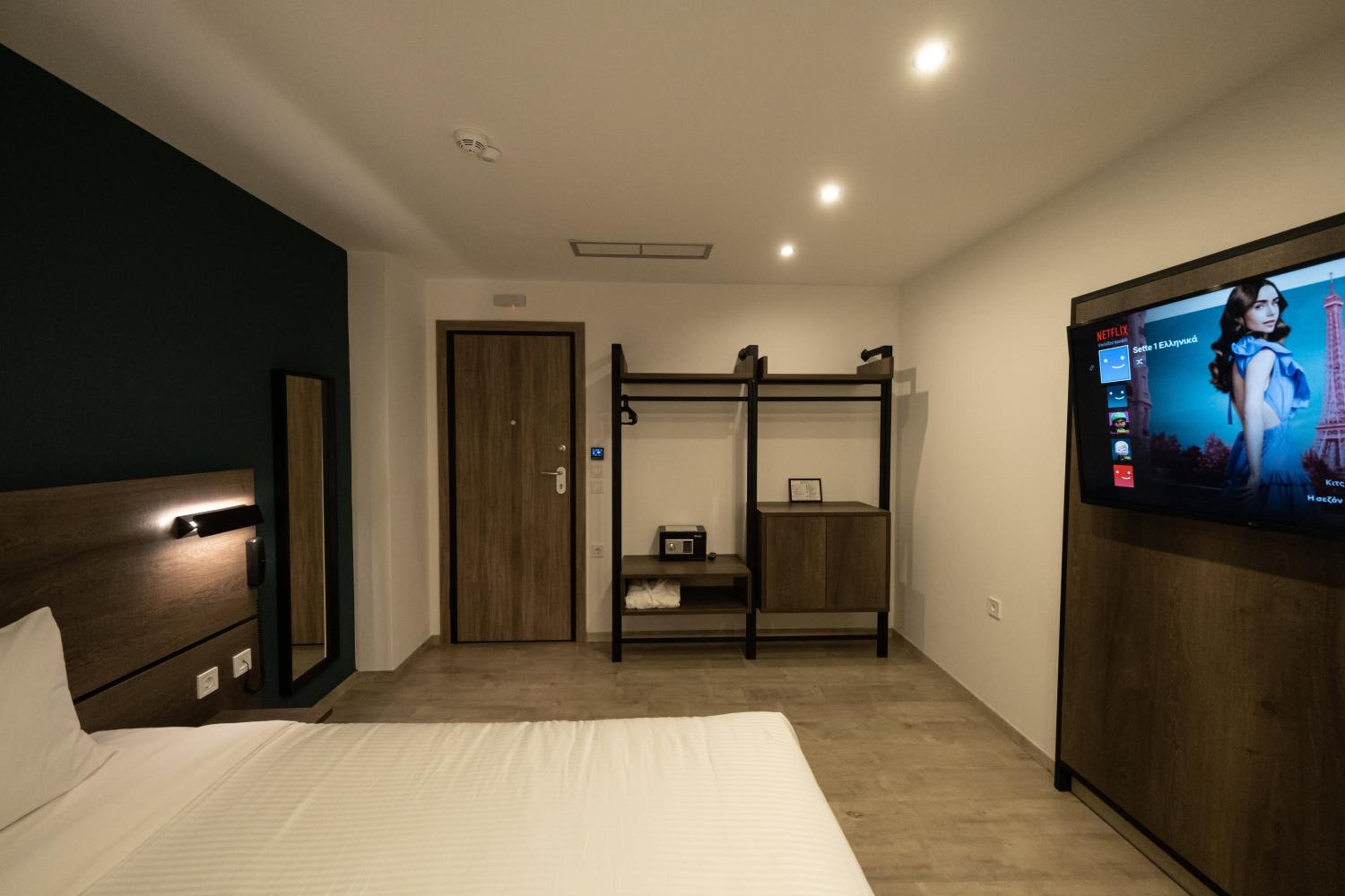 Executive Suite - Photo 1