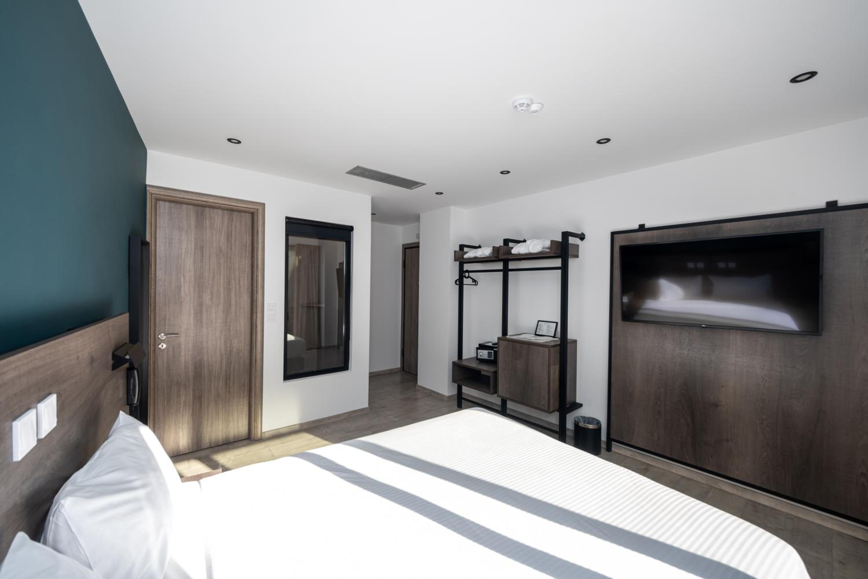 Executive Suite - Photo 5