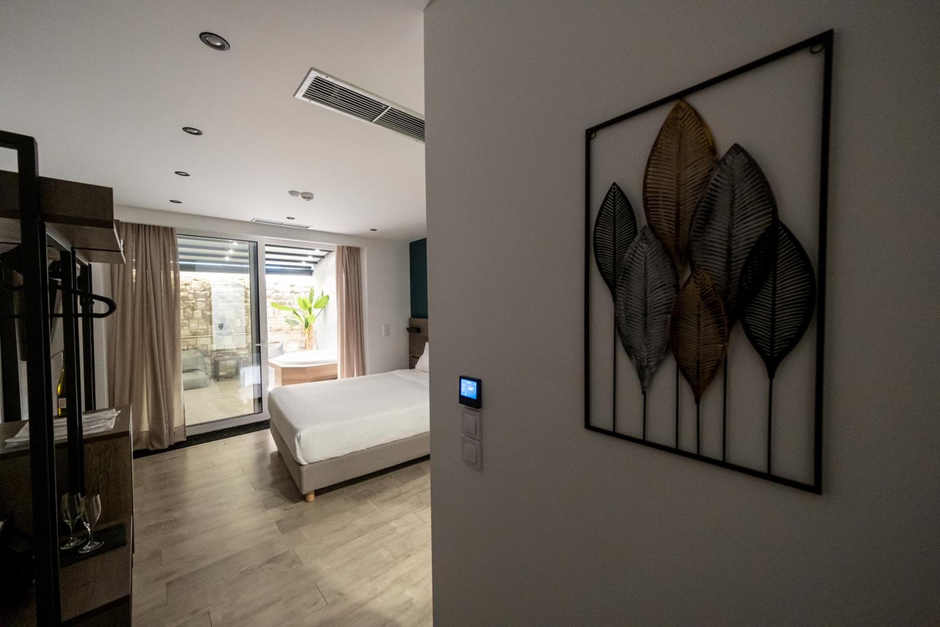 Executive Suite - Photo 9