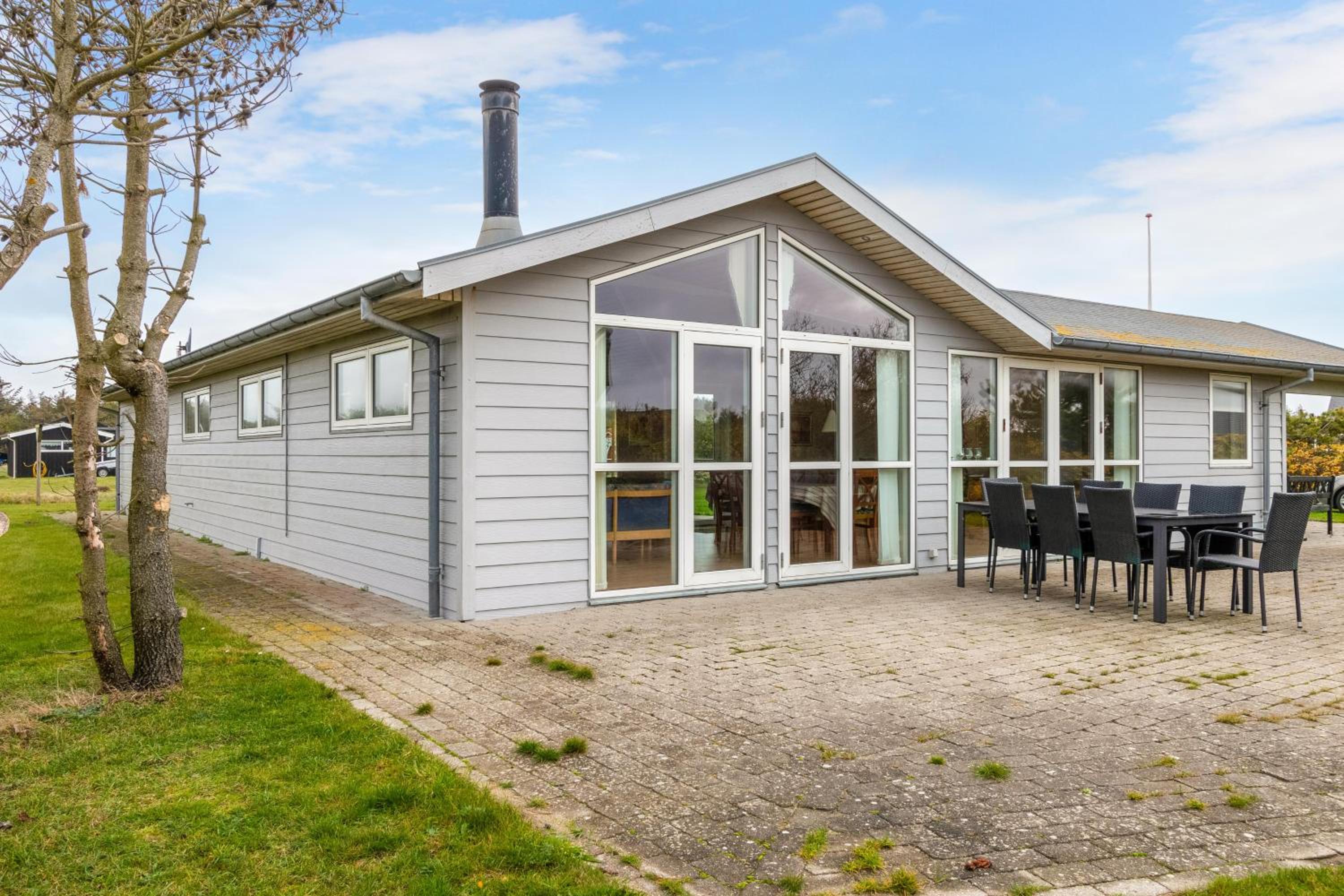 Four-Bedroom Vacation Home photo 2