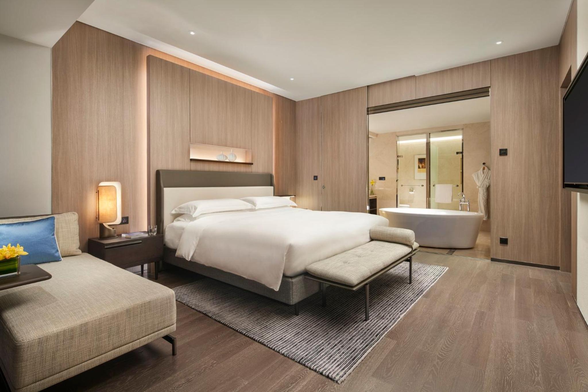 One-Bedroom King Suite with Ocean View - Photo 2