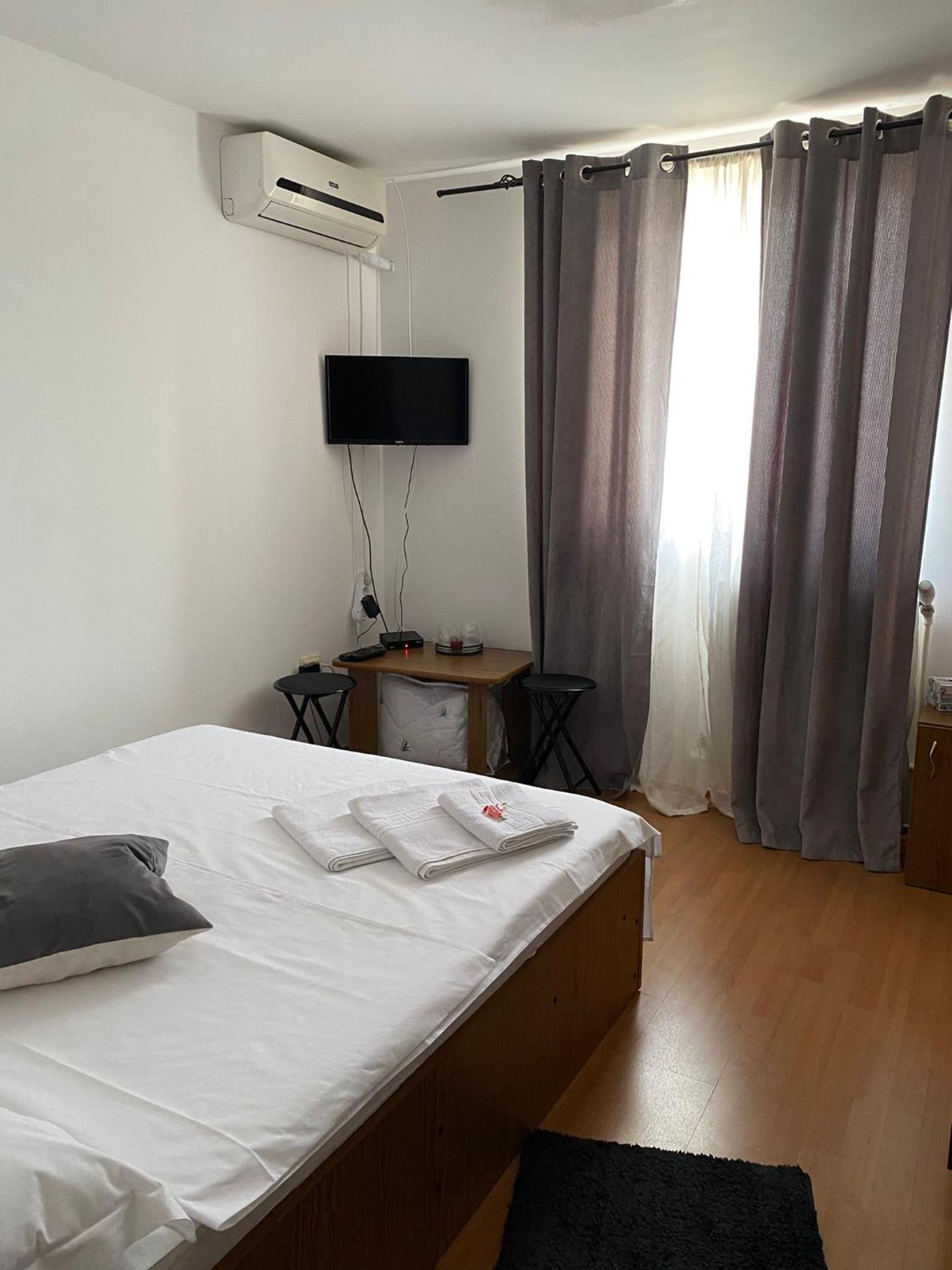 Double Room With Private Bathroom photo 3