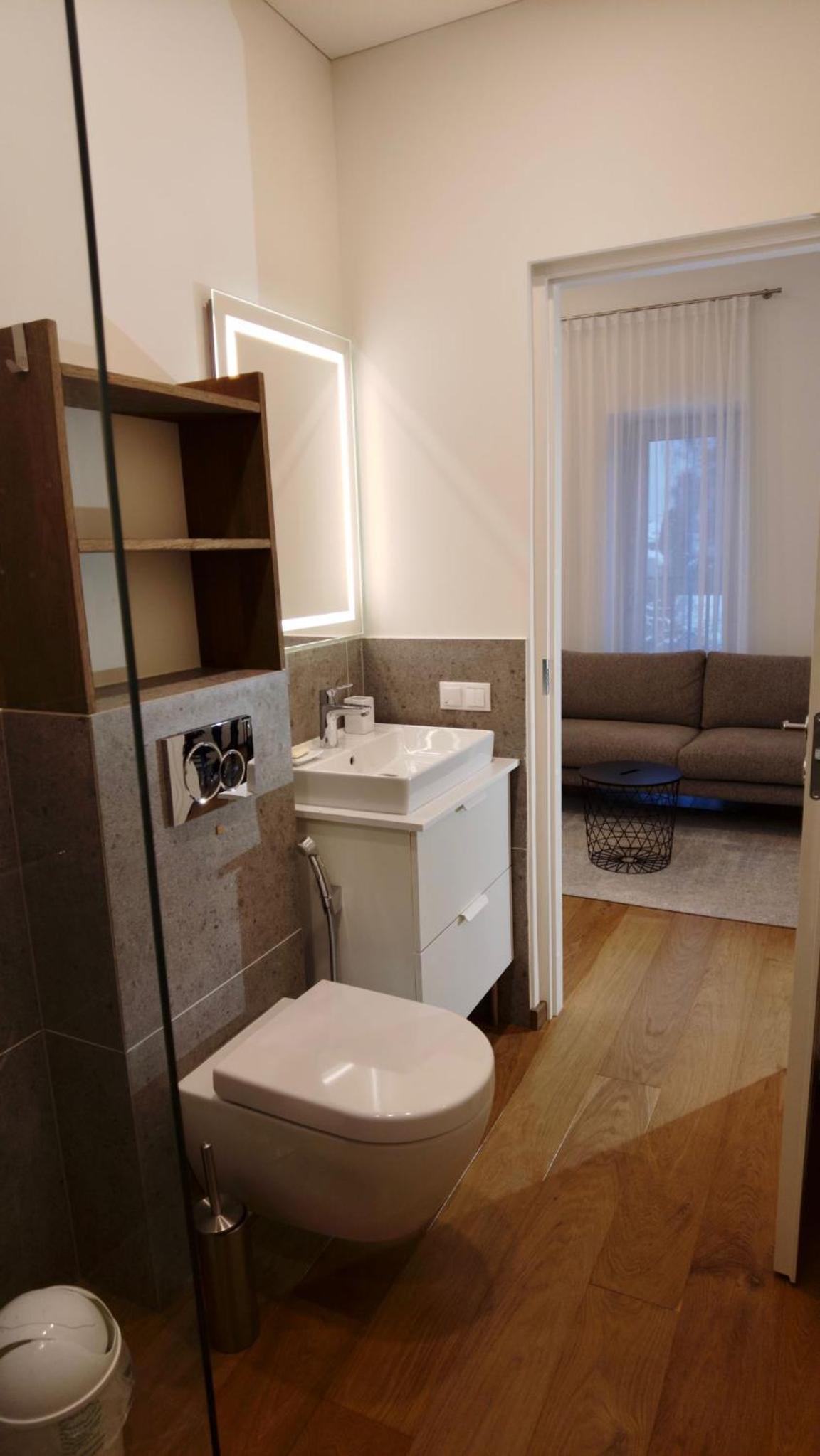 One-Bedroom Apartment - Photo 2