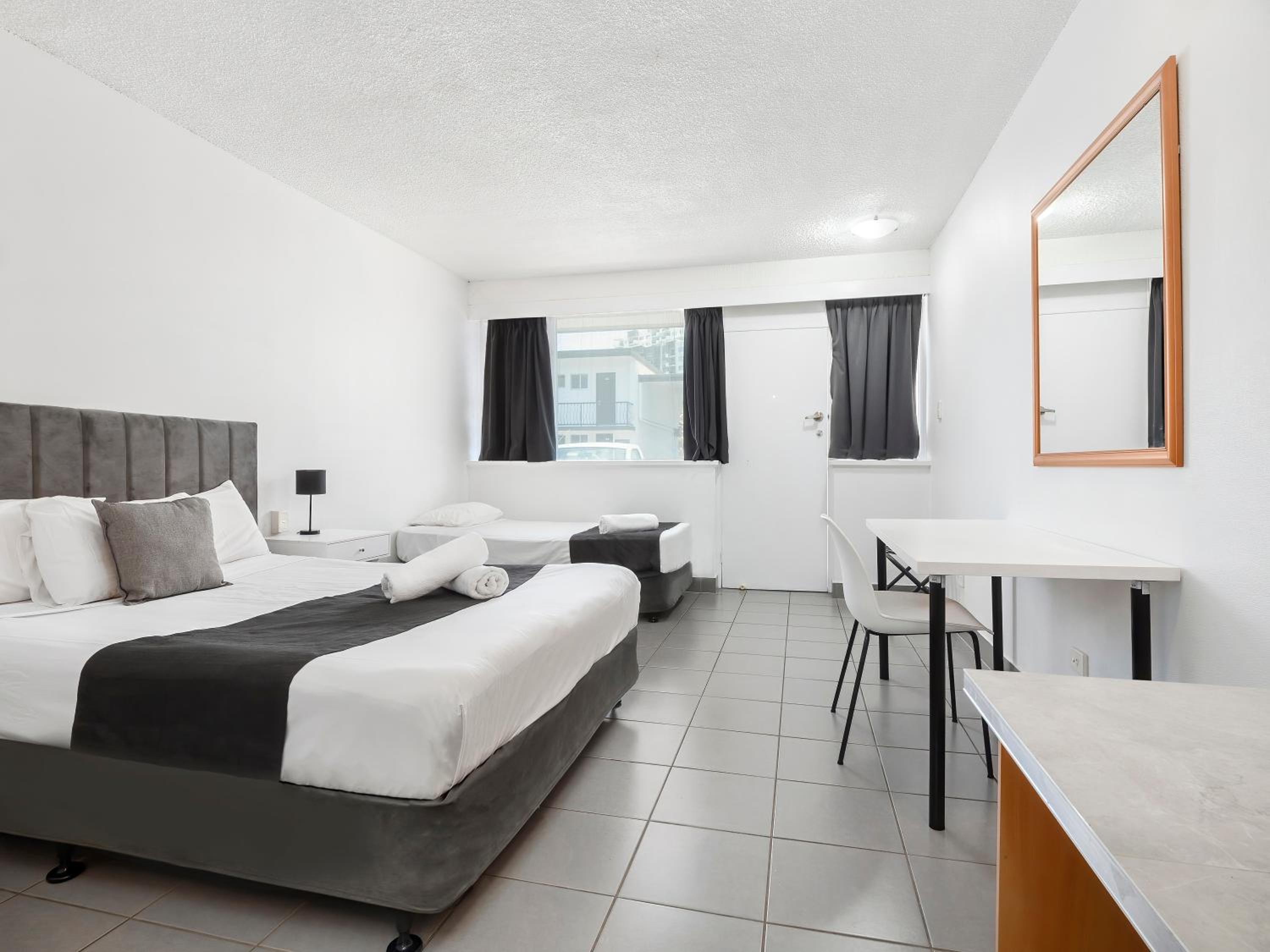 Twin Room (Pet Friendly) - Photo 2