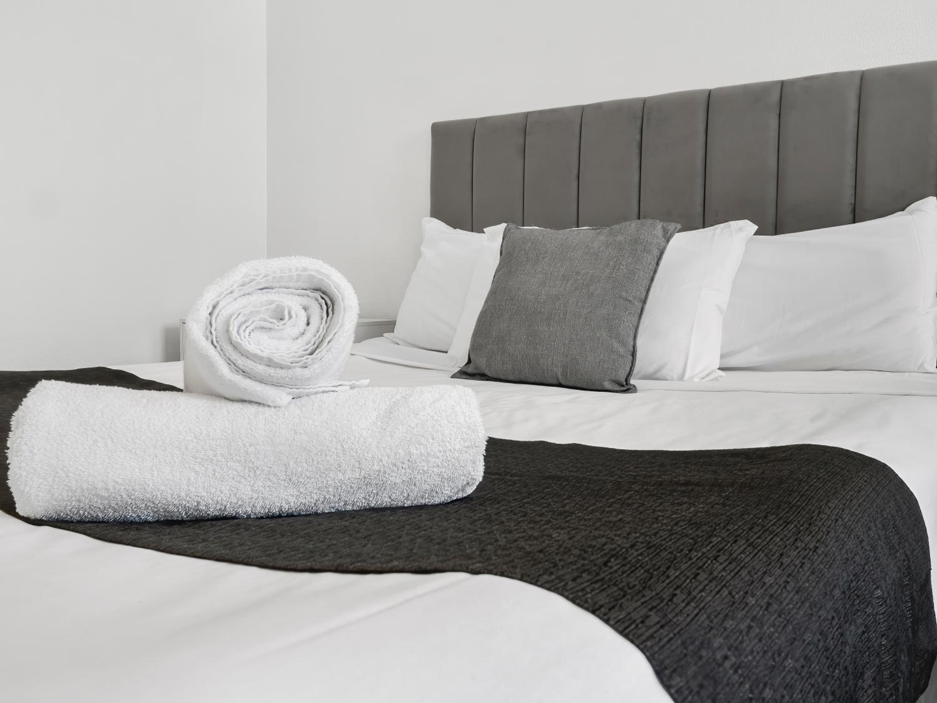 Twin Room (Pet Friendly) - Photo 3