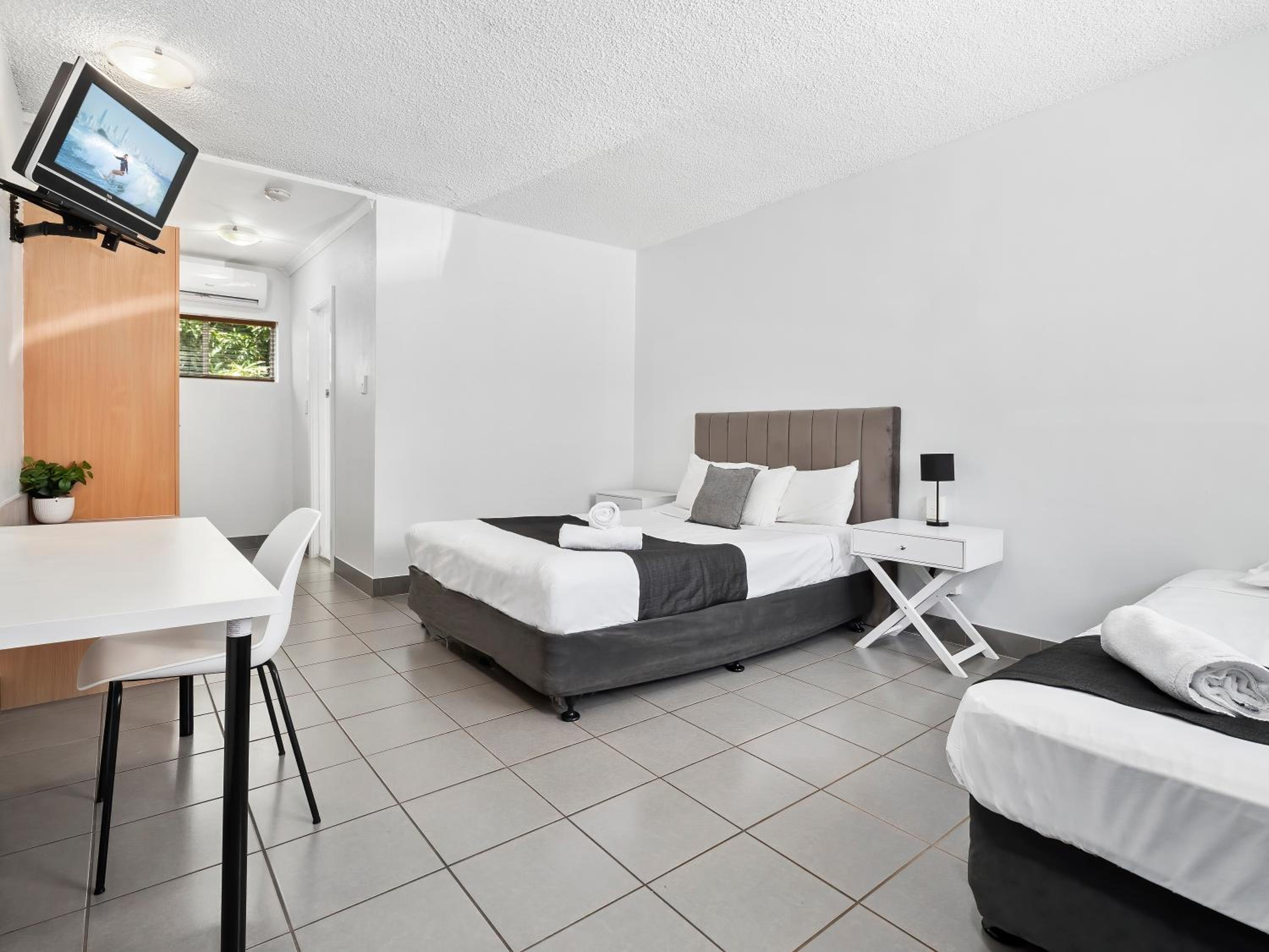 Twin Room (Pet Friendly) - Photo 4