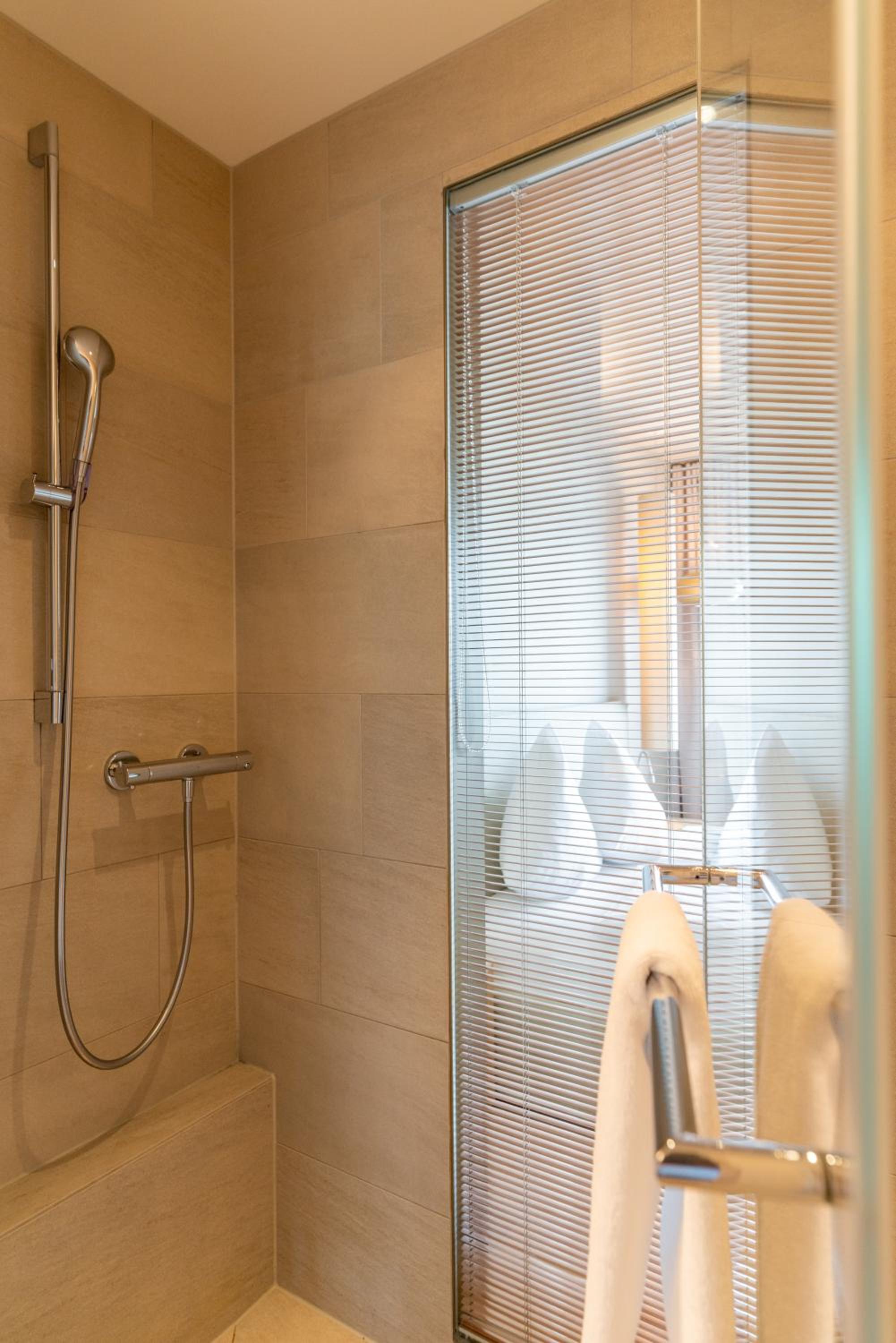 Superior Double Room with Lake View - Photo 7
