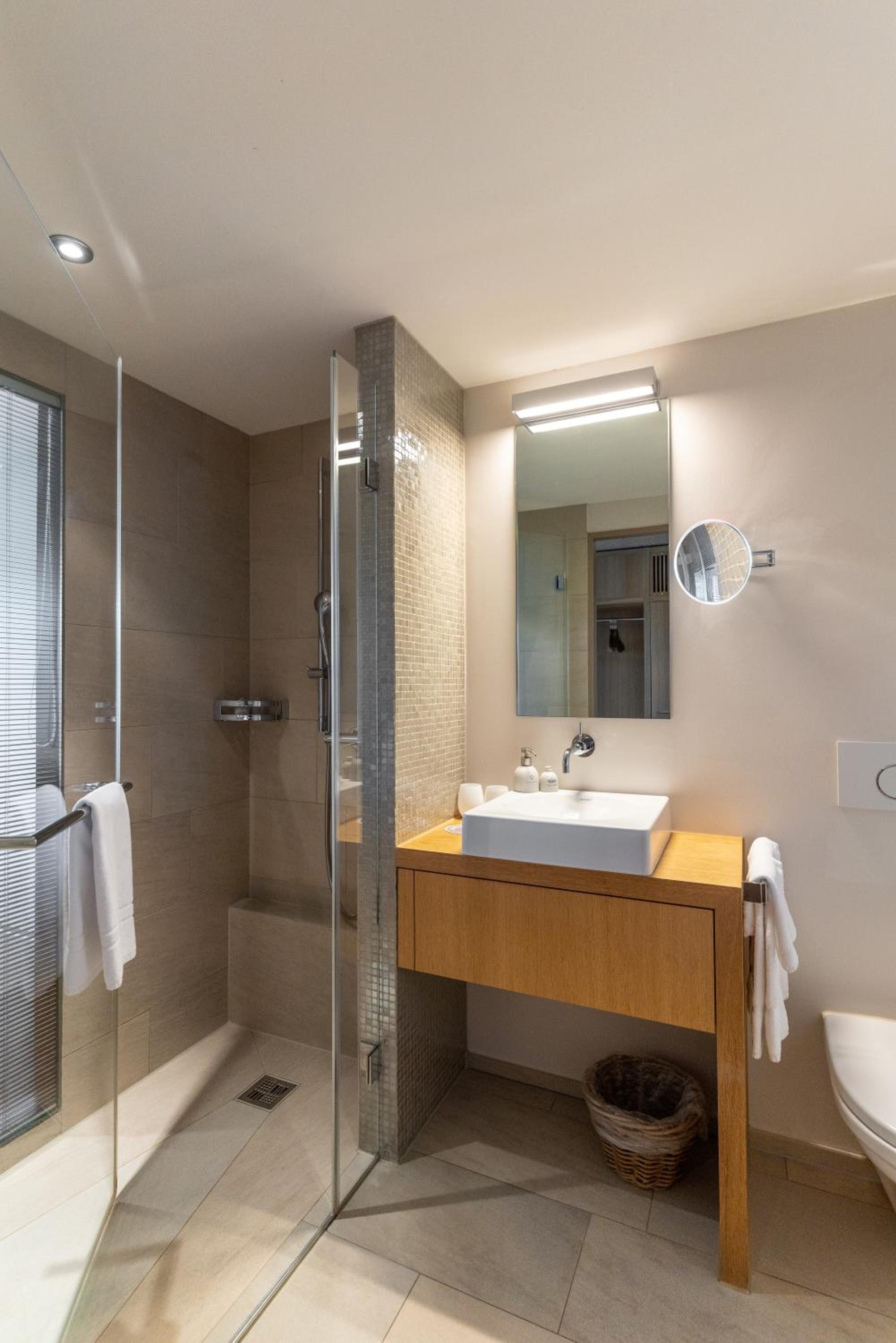Superior Double Room with Lake View - Photo 2