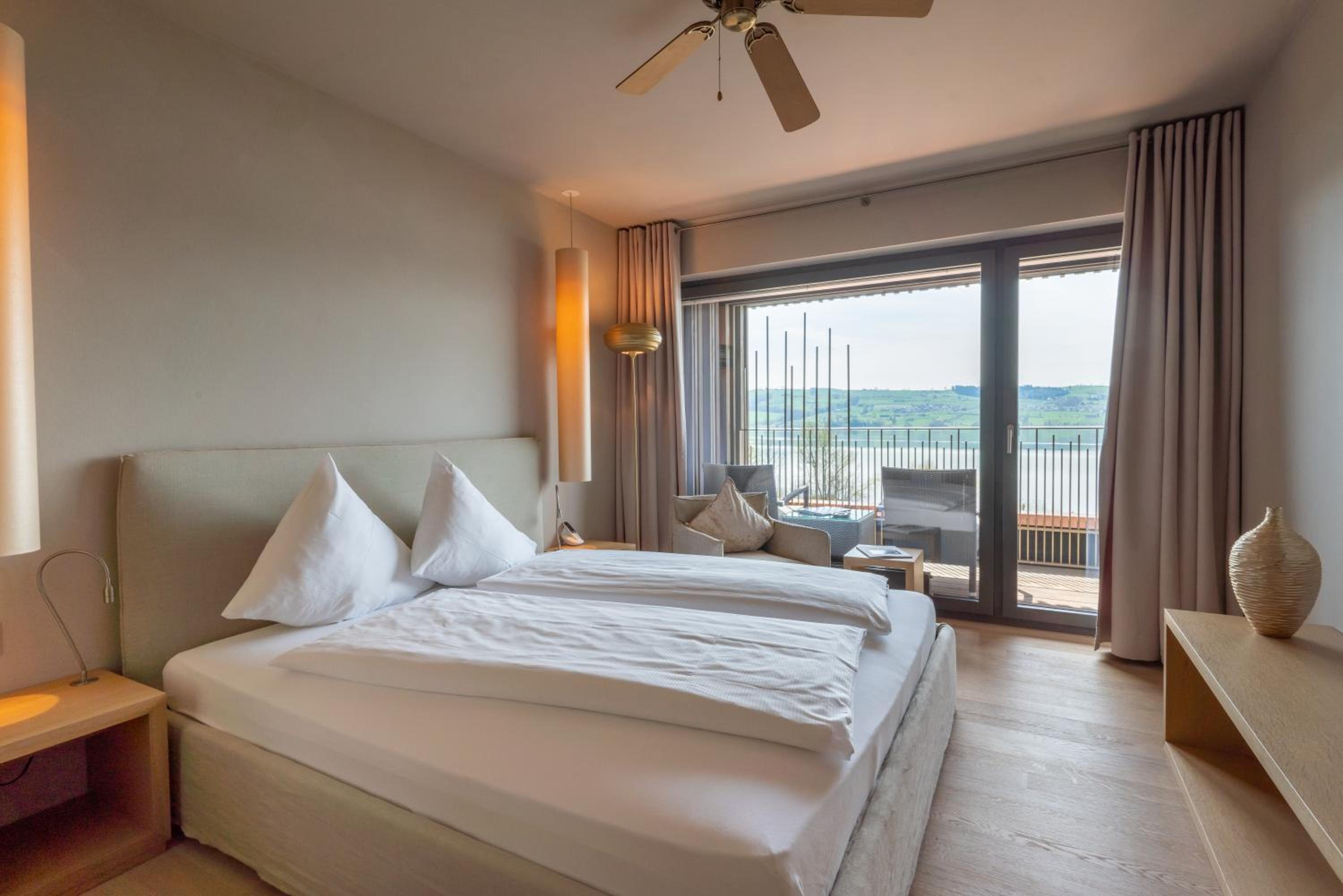 Superior Double Room with Lake View - Photo 1