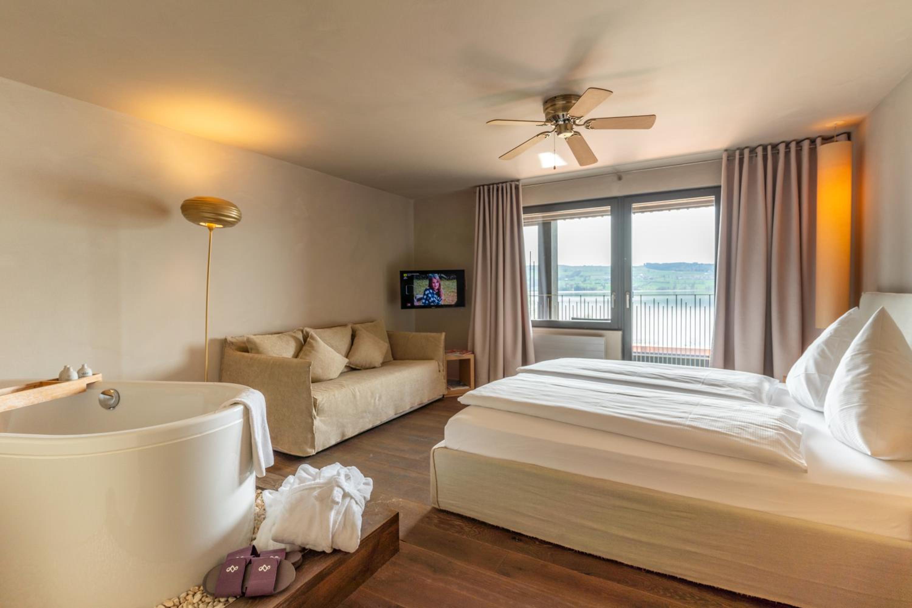 Premium Room with Lake View photo 2