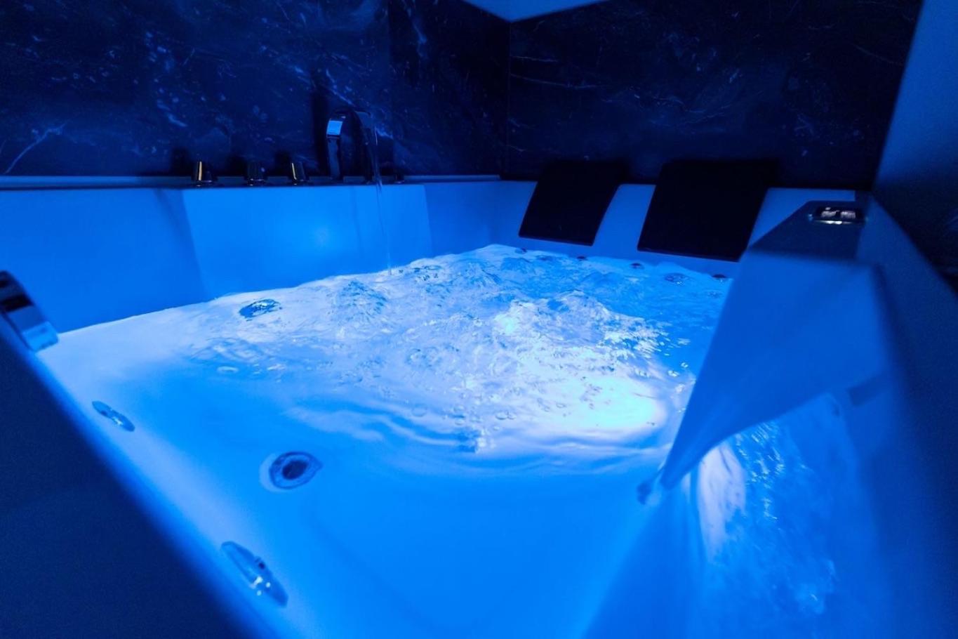 Queen Room with Spa Bath