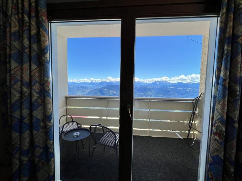 Deluxe Double Room with Balcony - Photo 12