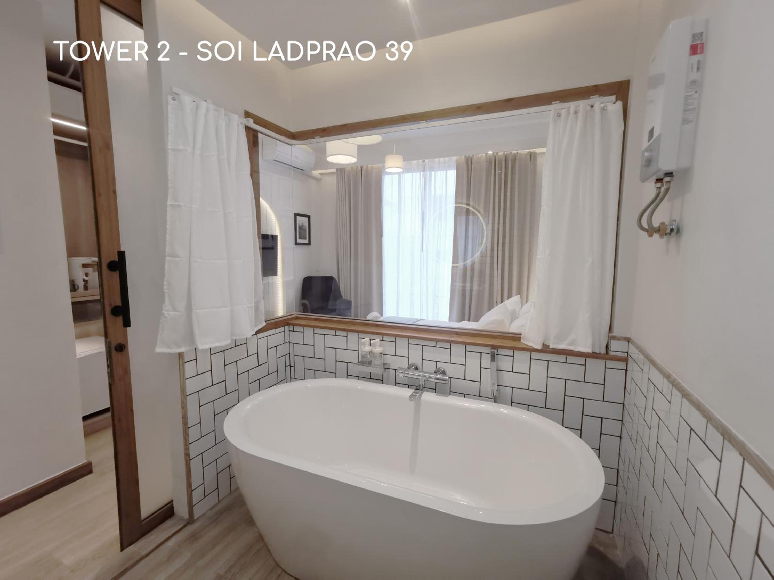 Deluxe Double Room with Bath photo 3