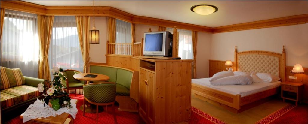 Deluxe Junior Suite photo 1