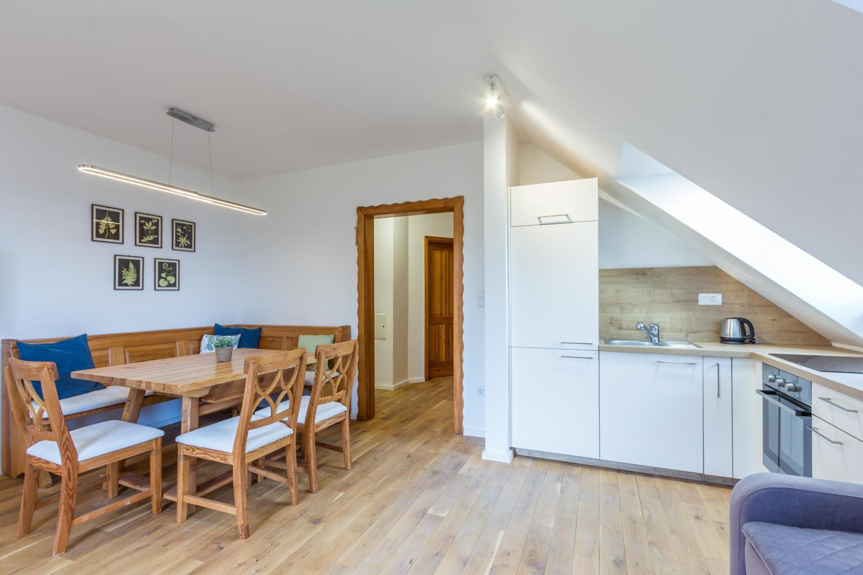 Apartment with Balcony - Photo 6