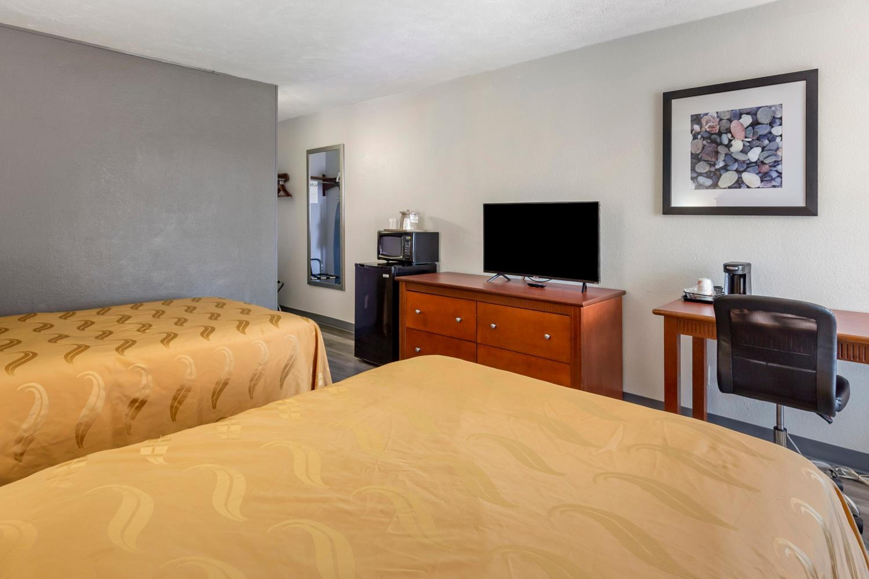 Standard Double Room with Two Double Beds - Non Smoking - Photo 2