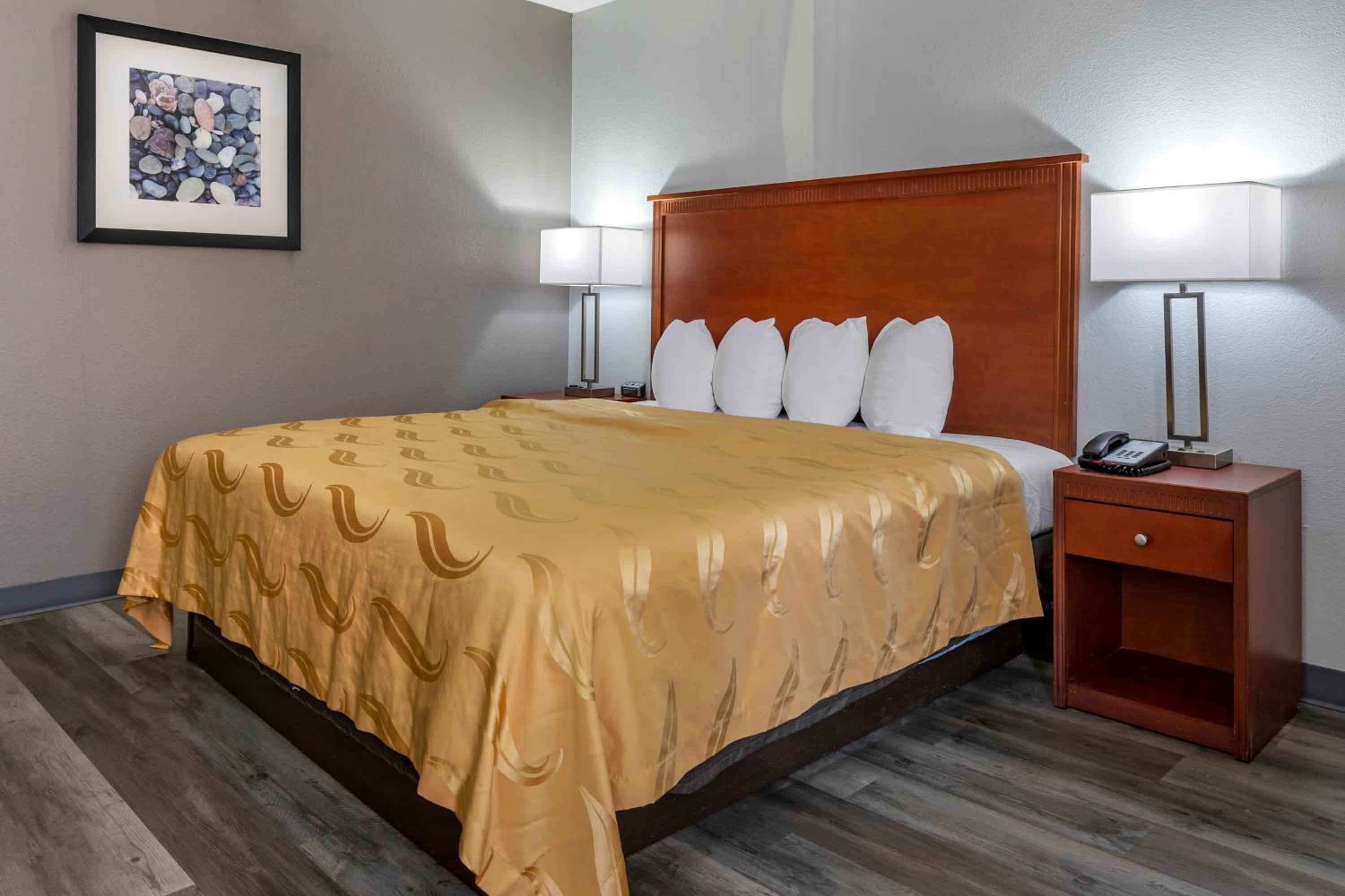 Standard King Room - Non Smoking - Photo 3