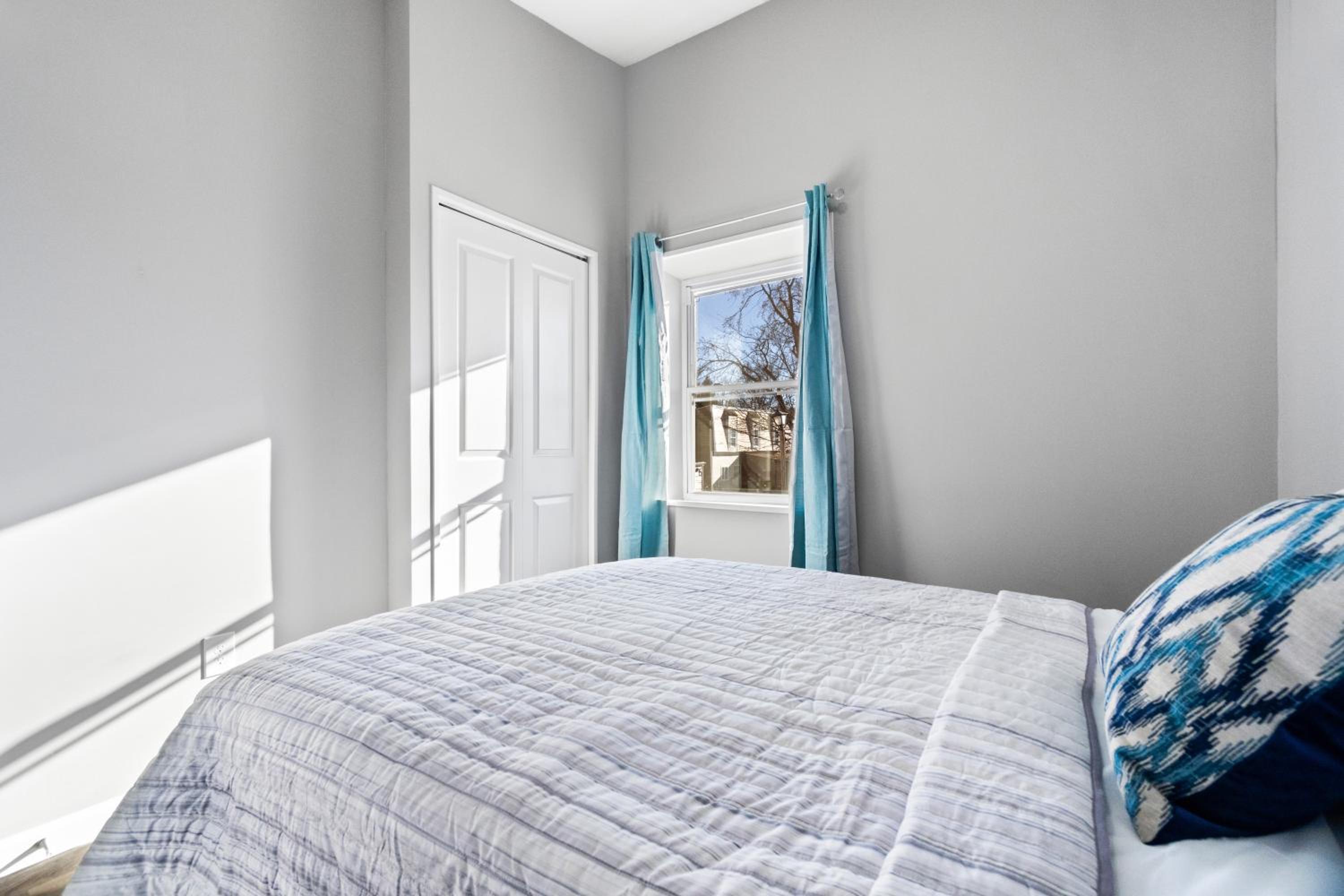 Three-Bedroom House photo 2