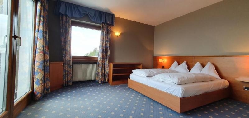 Deluxe Double Room with Extra Bed - Photo 7