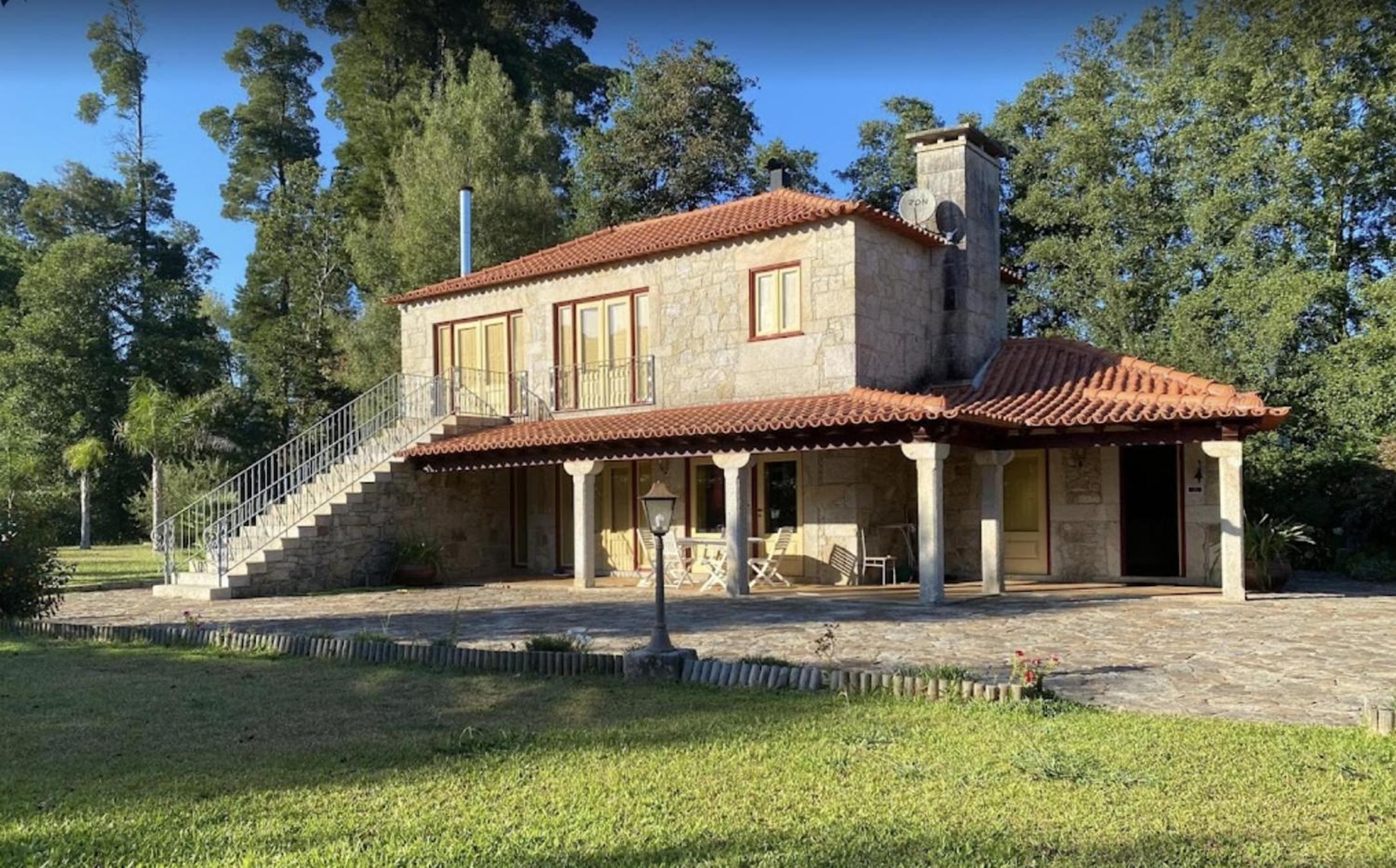 Five-Bedroom House photo 2