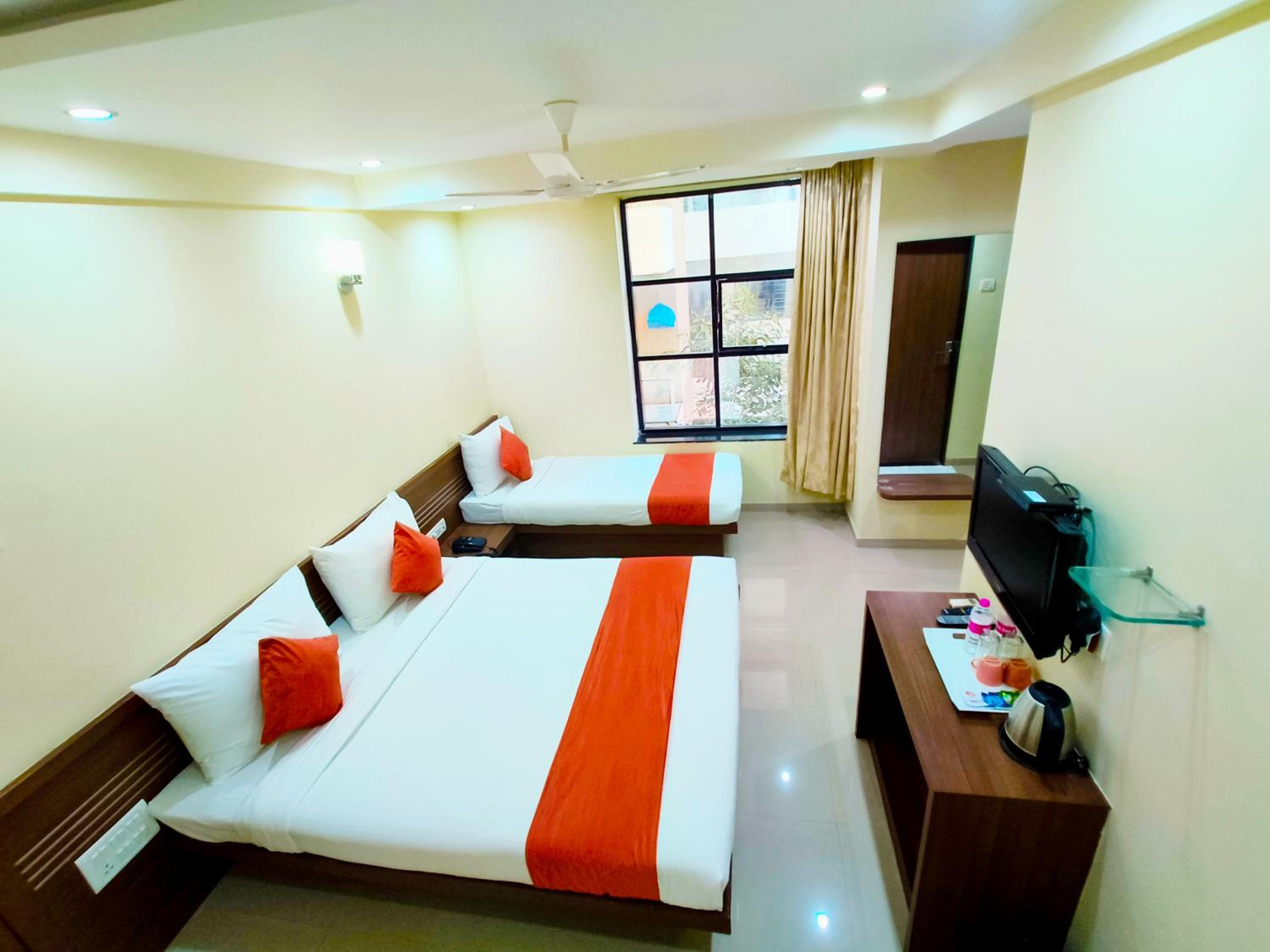 Deluxe Triple Room - Photo 2