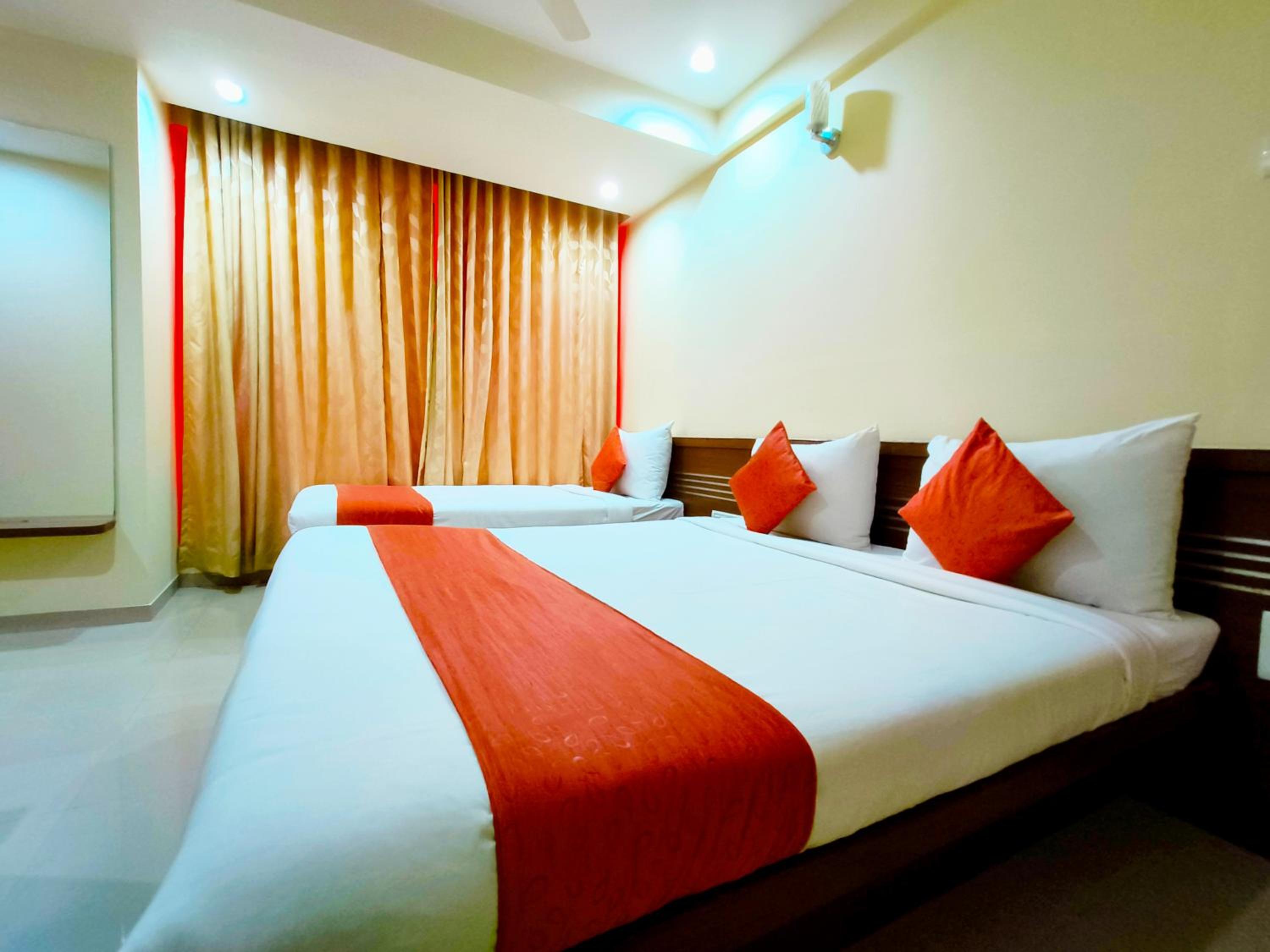 Deluxe Triple Room - Photo 8