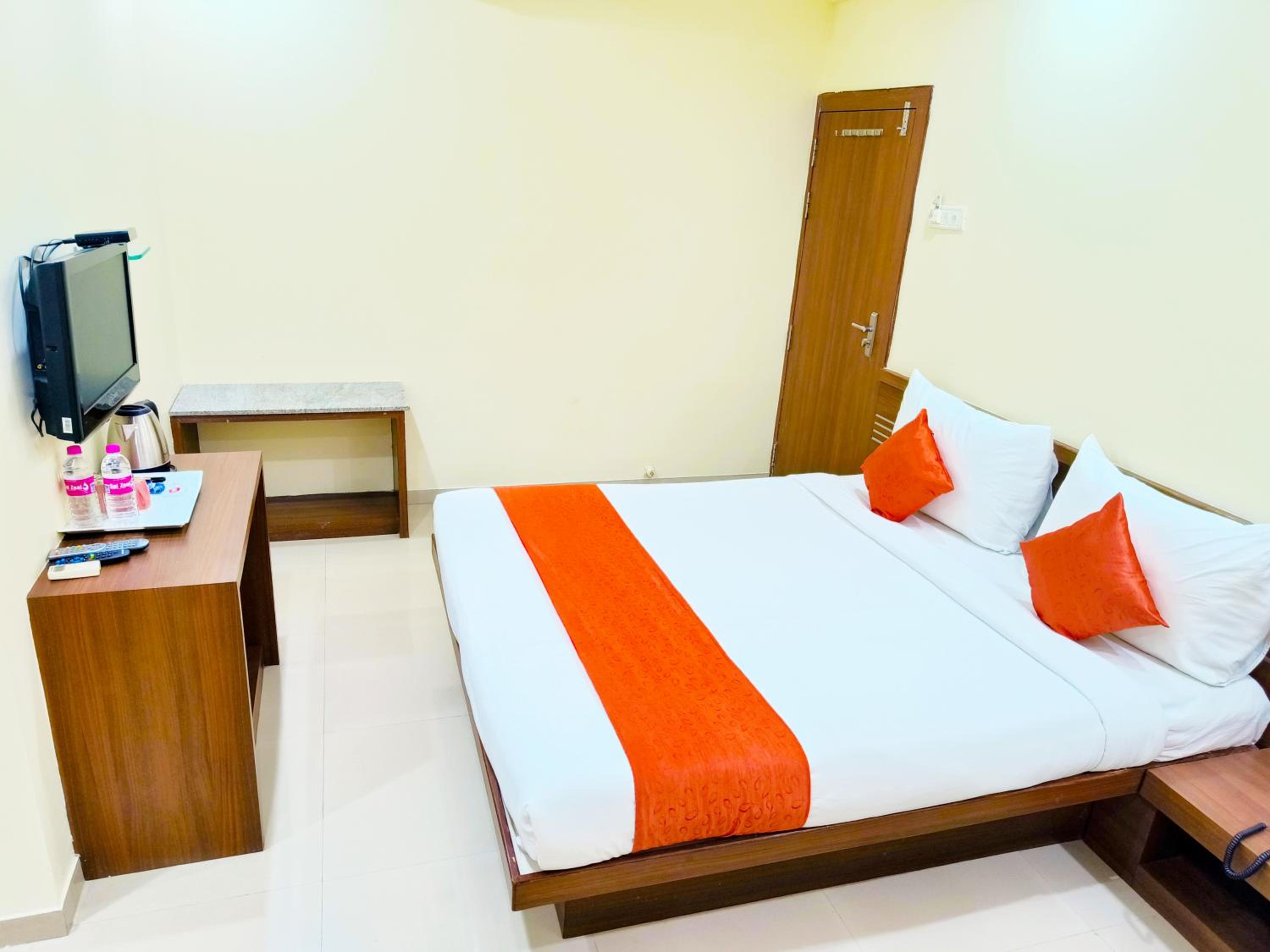 Deluxe Triple Room - Photo 11