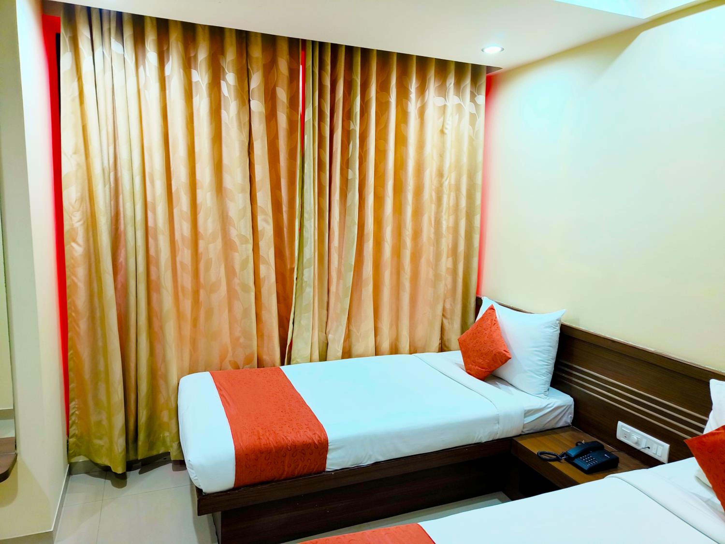 Deluxe Triple Room - Photo 9