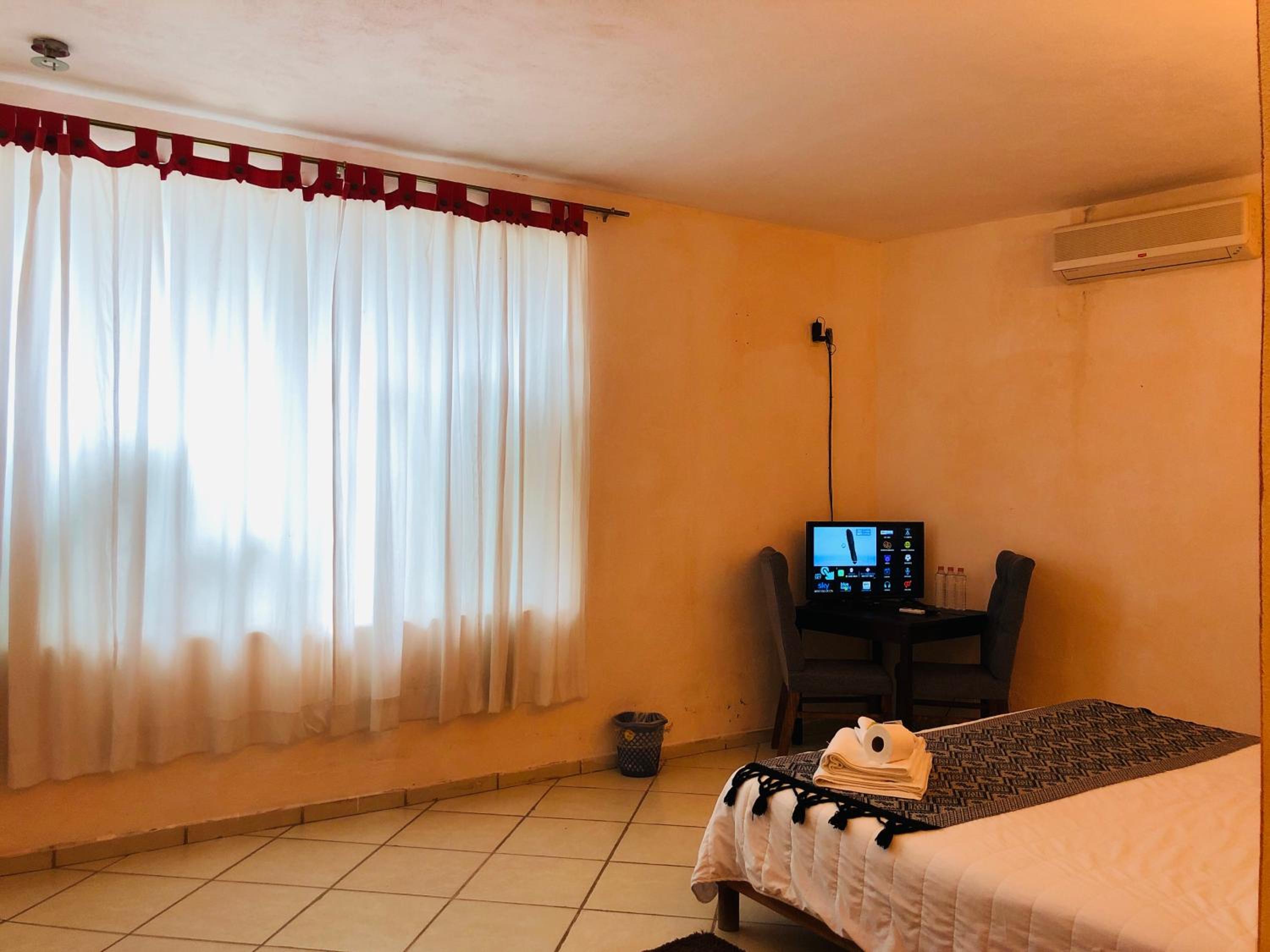 Queen Suite - Photo 4