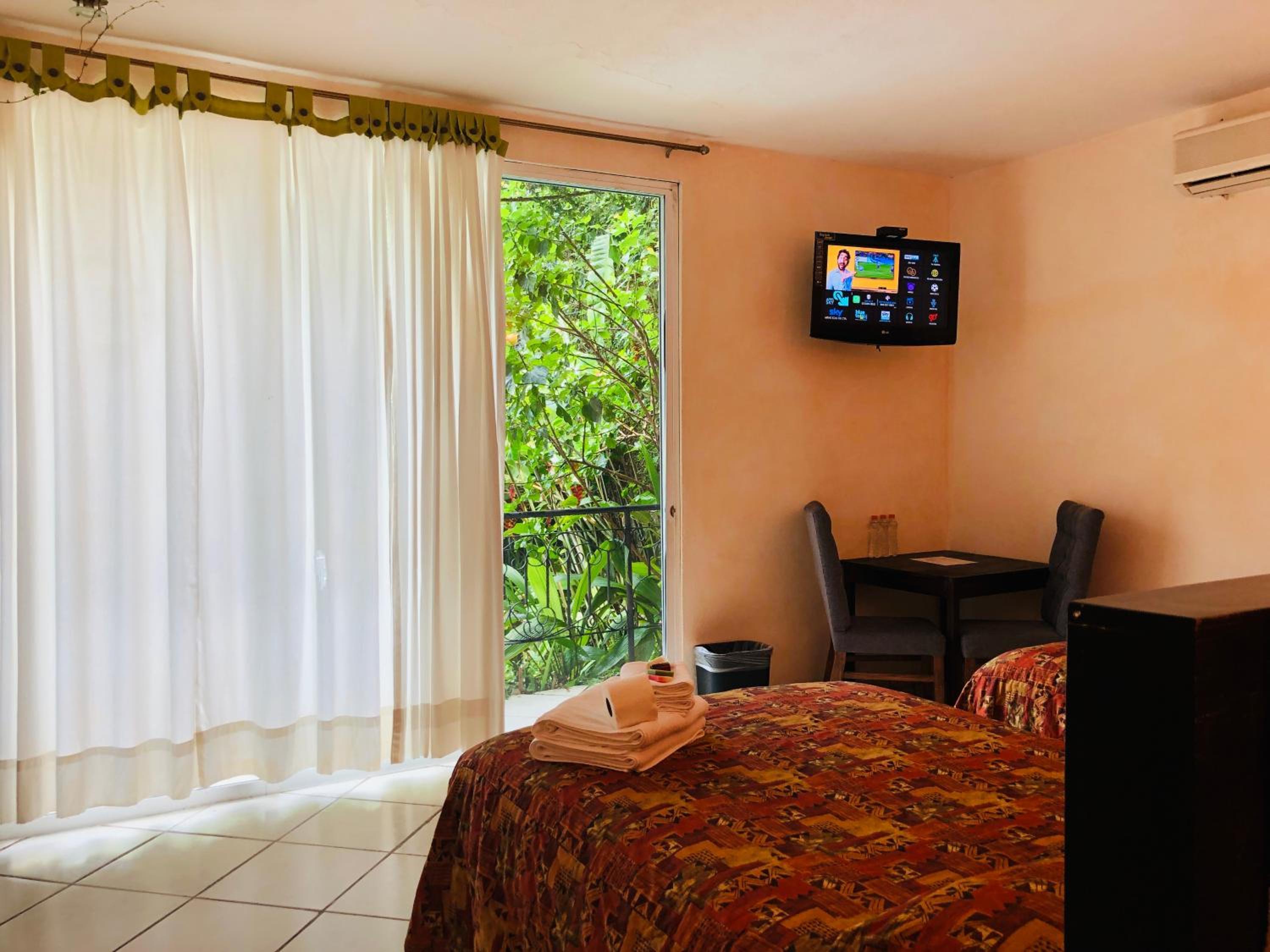 Standard Suite - Photo 3