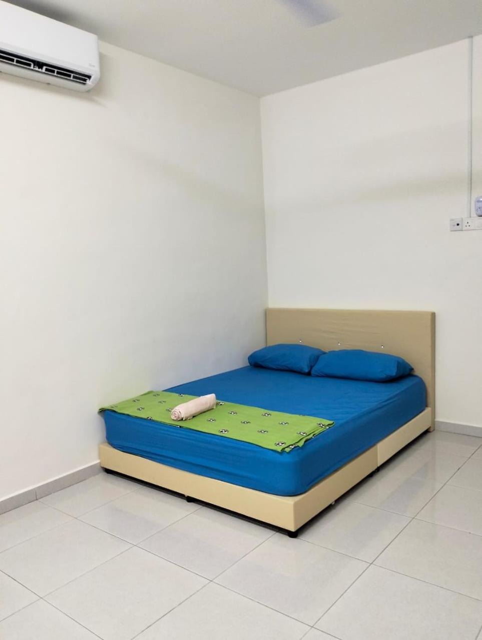 Four-Bedroom House photo 3