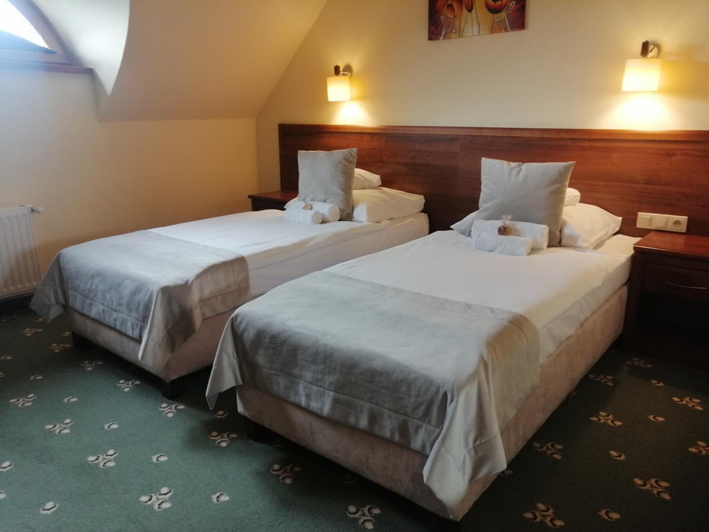 Standard Double or Twin Room - Photo 2