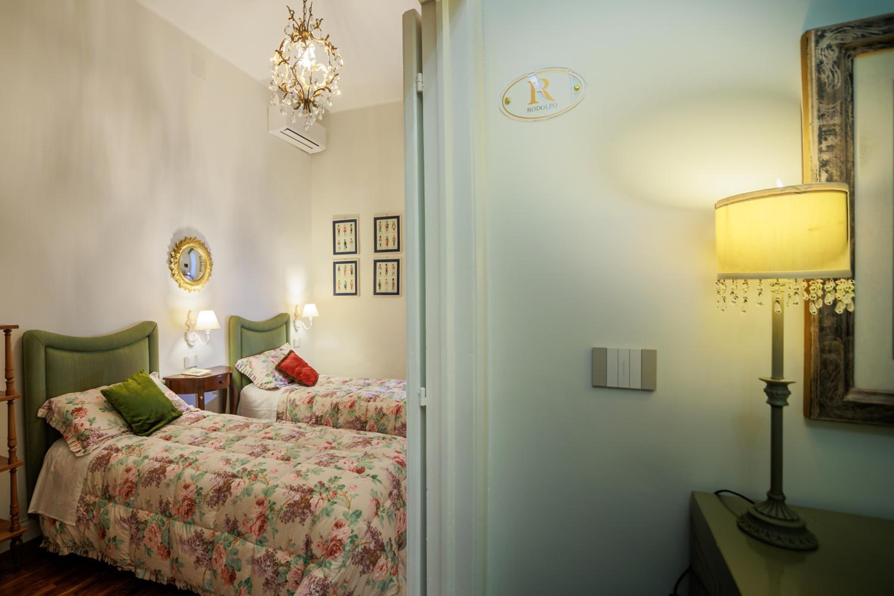 Double or Twin Room with Private Bathroom - Photo 1