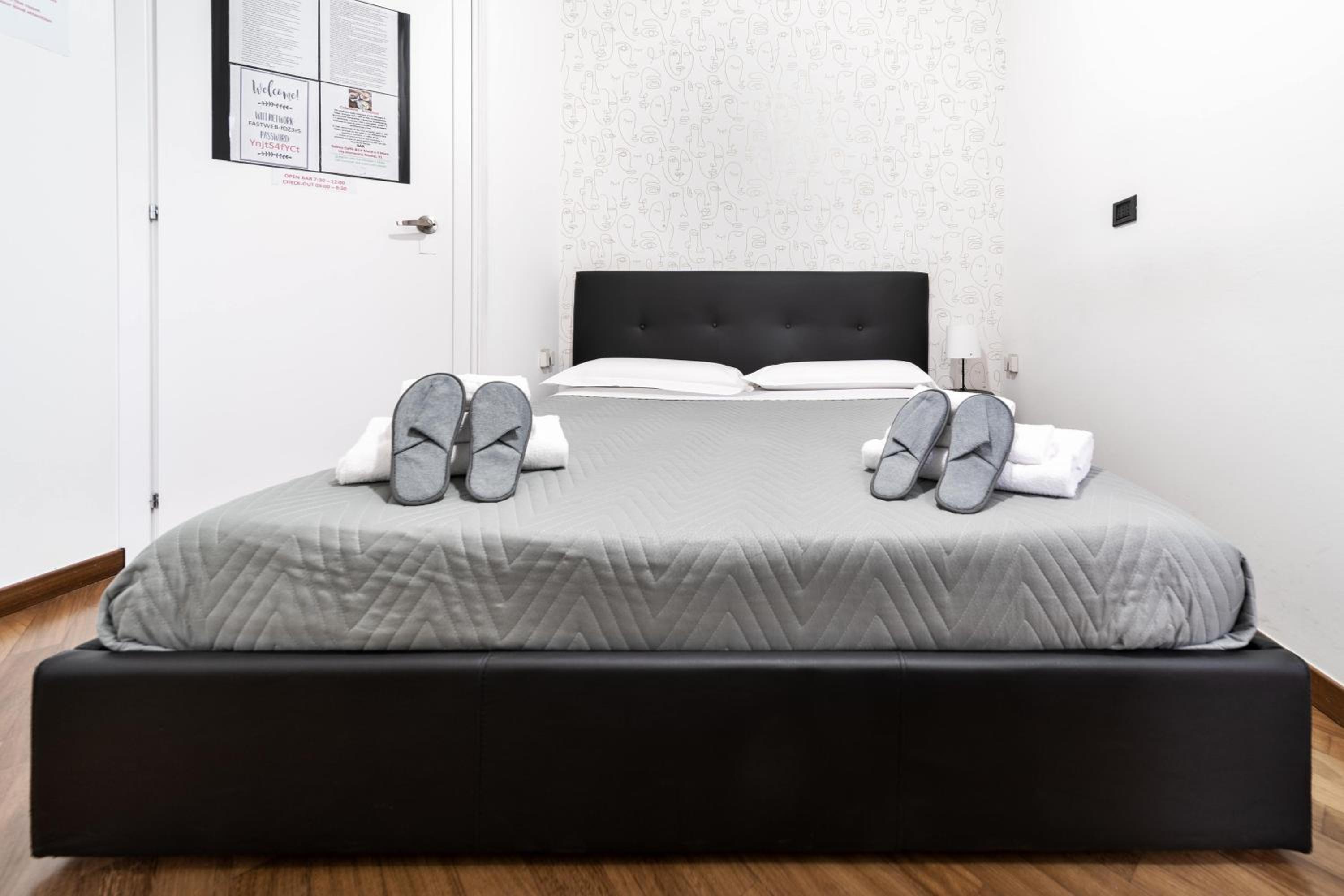 Standard Double Room - Photo 1