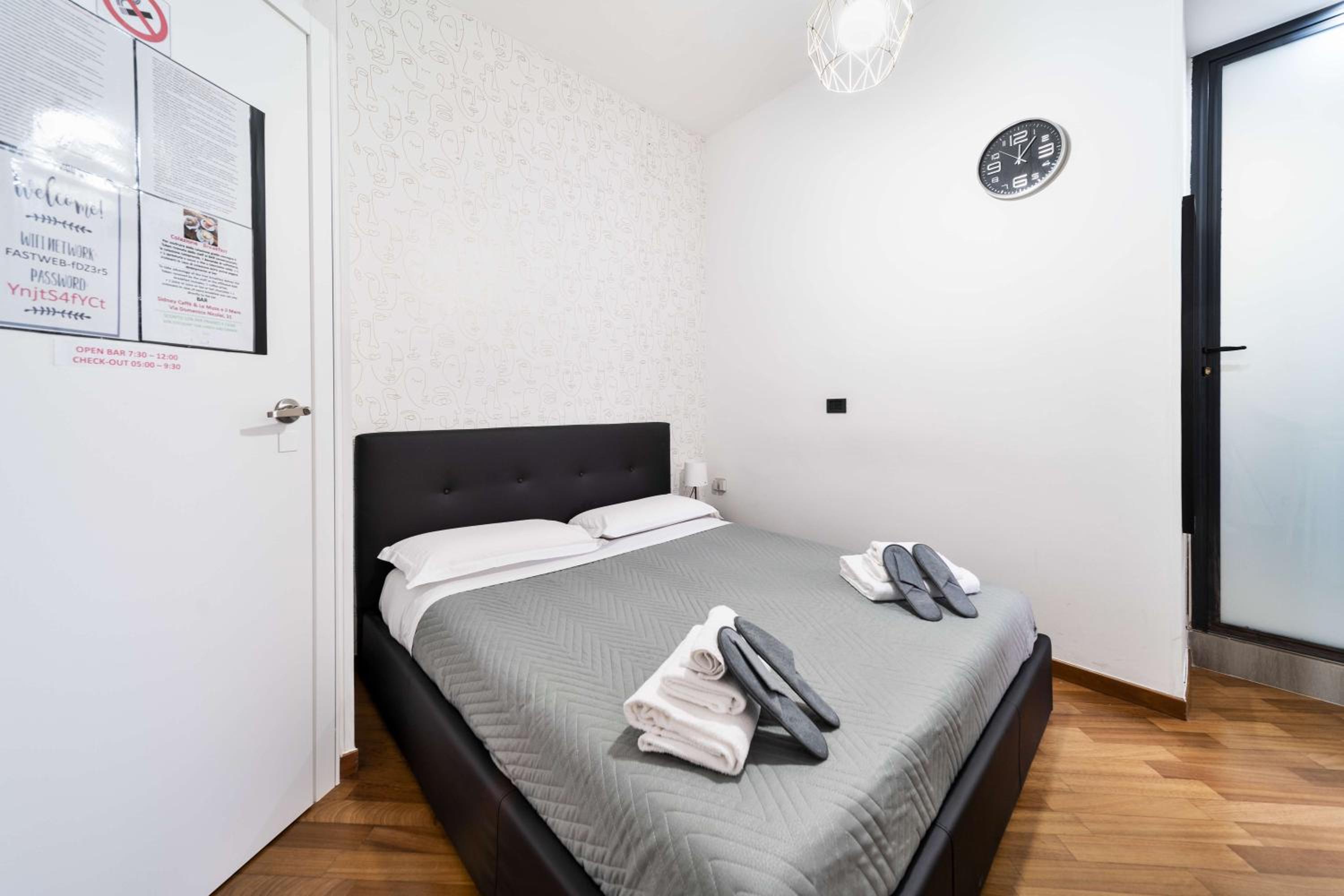 Standard Double Room - Photo 4