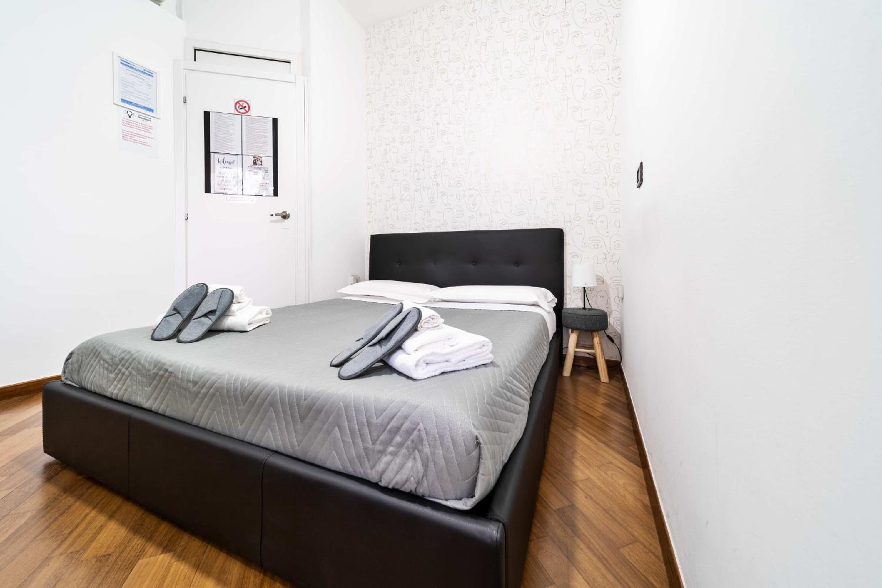Standard Double Room - Photo 2