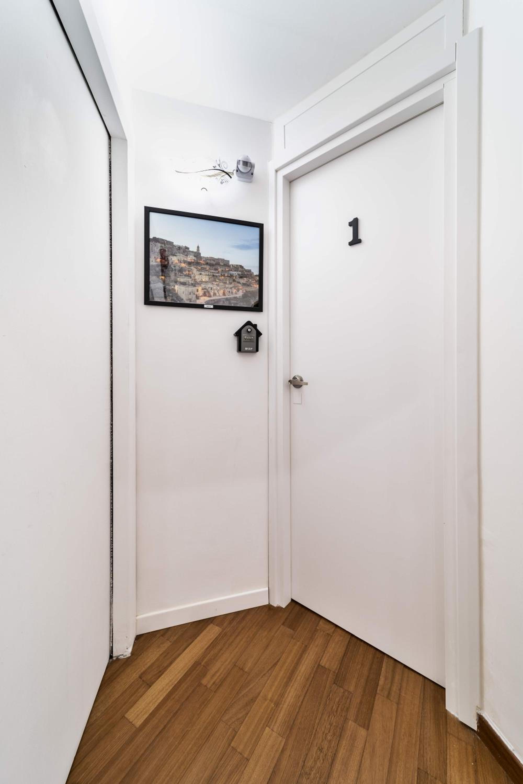 Standard Double Room - Photo 12